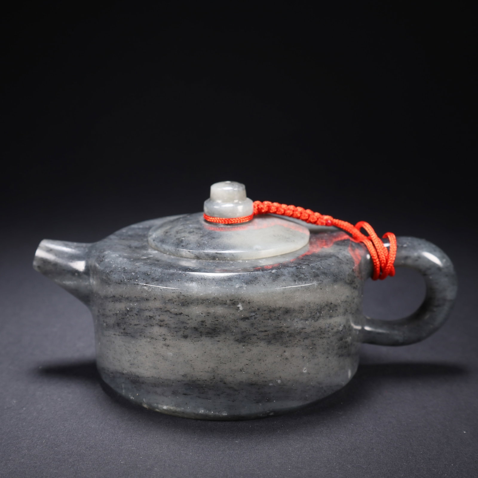 A HETIAN JADE PLAIN WINE POT (1 of 9)