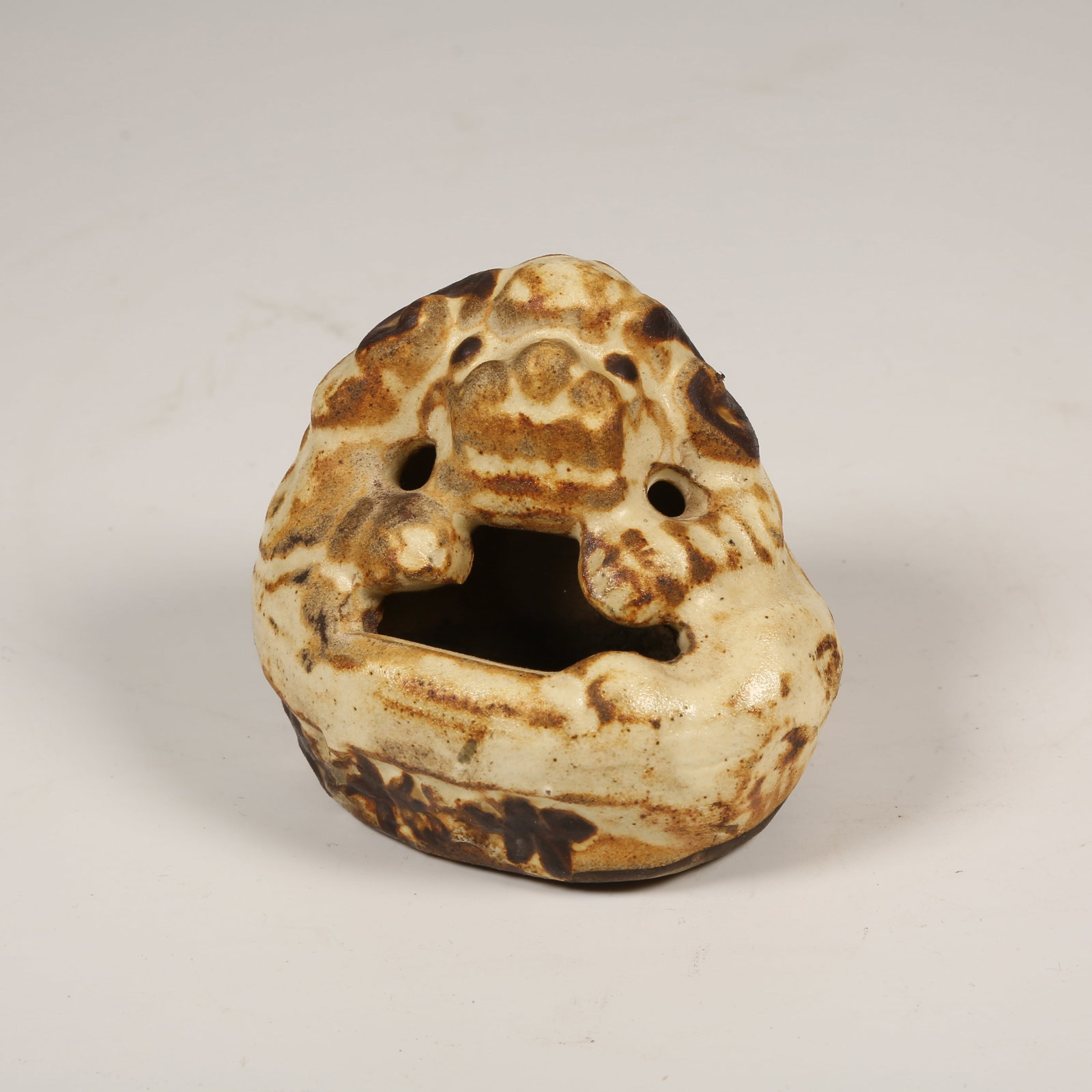 A CIZHOU KILN AUSPICIOUS BEAST-SHAPED WATER POT (1 of 8)