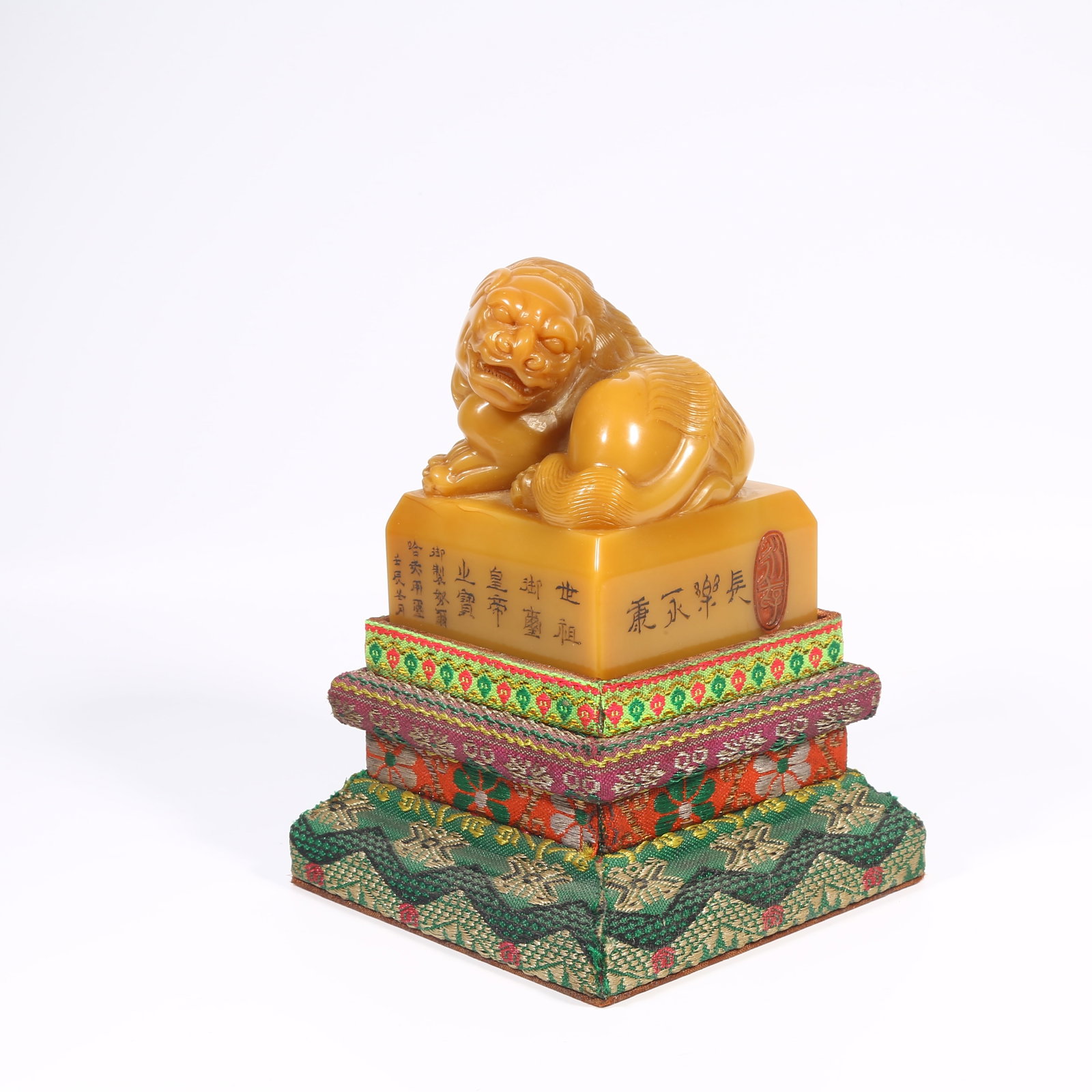 A SHOUSHAN TIANHUANG STONE SEAL WITH BEAST-SHAPED KNOB: Shoushan Tianhuang stone seal with beast-shaped knob