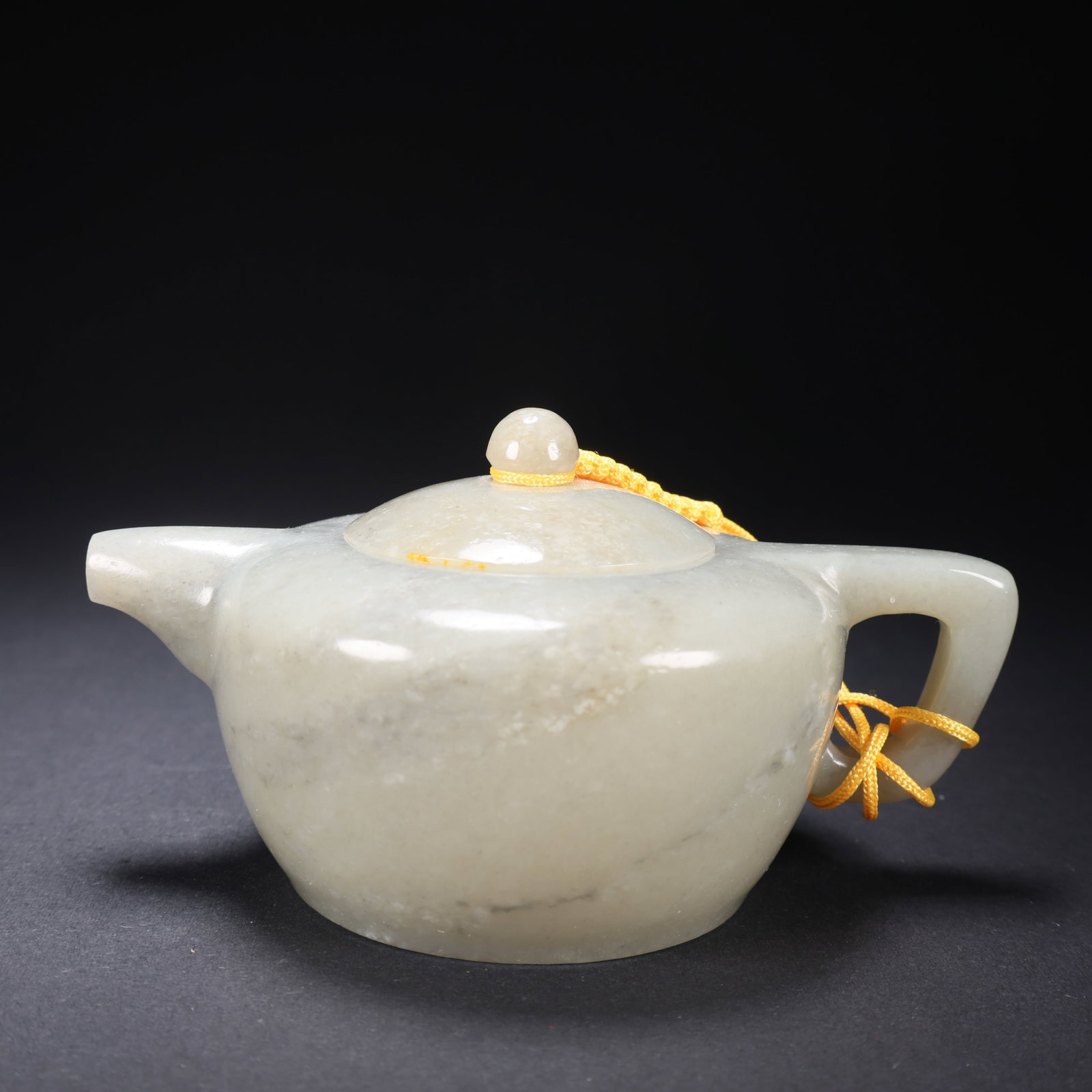 A HETIAN JADE PLAIN WINE POT: Hetian Jade Plain Wine Pot