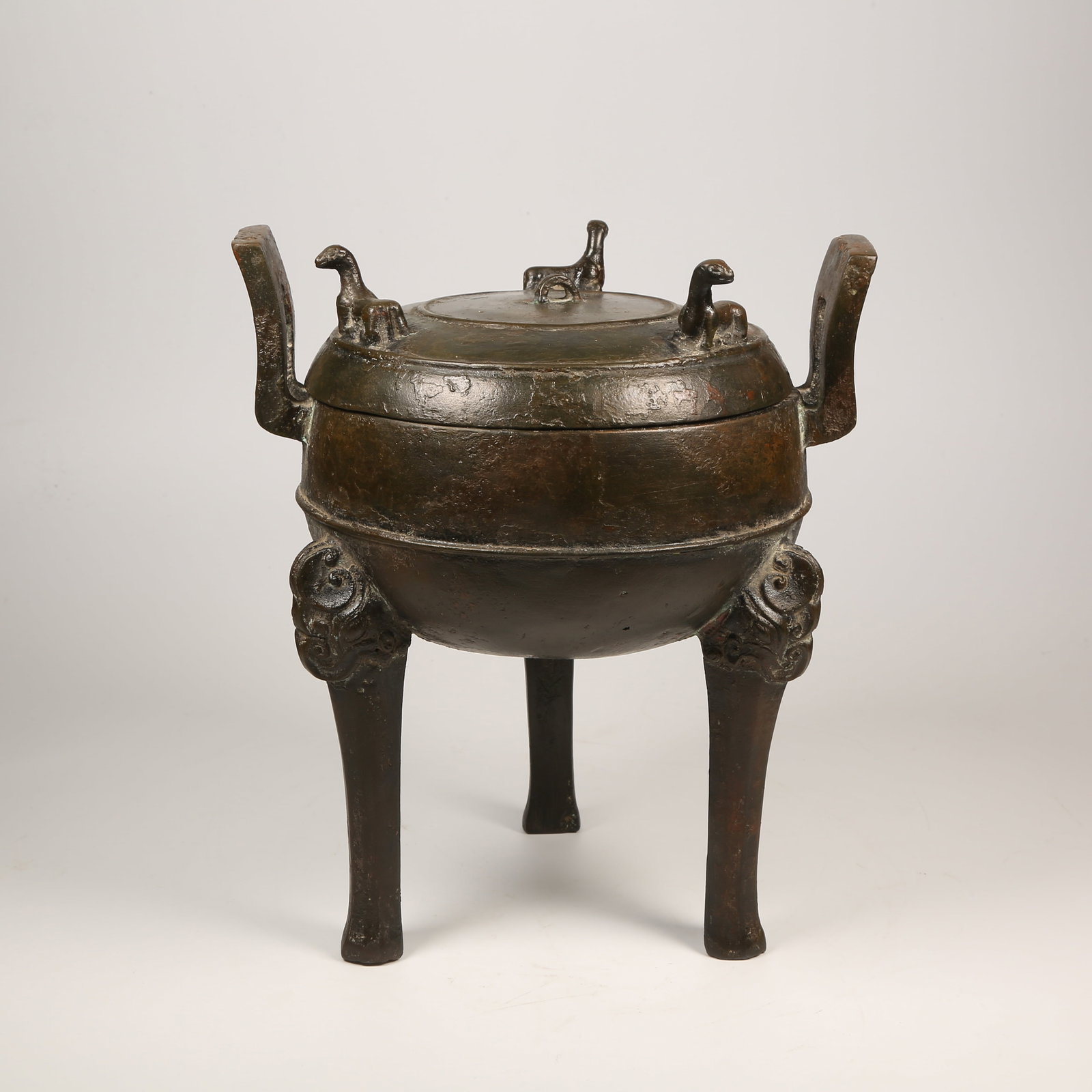 A BRONZE DING FOR OFFERINGS (THREE SACRIFICIAL ANIMALS) (1 of 7)