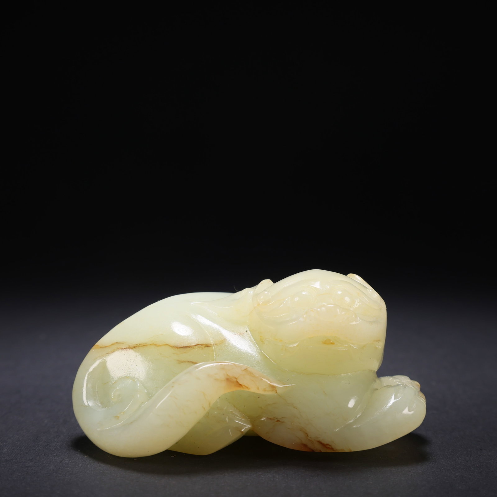 A HETIAN JADE HOOK-HEAD BEAST: Hetian Jade Hook-Head Beast