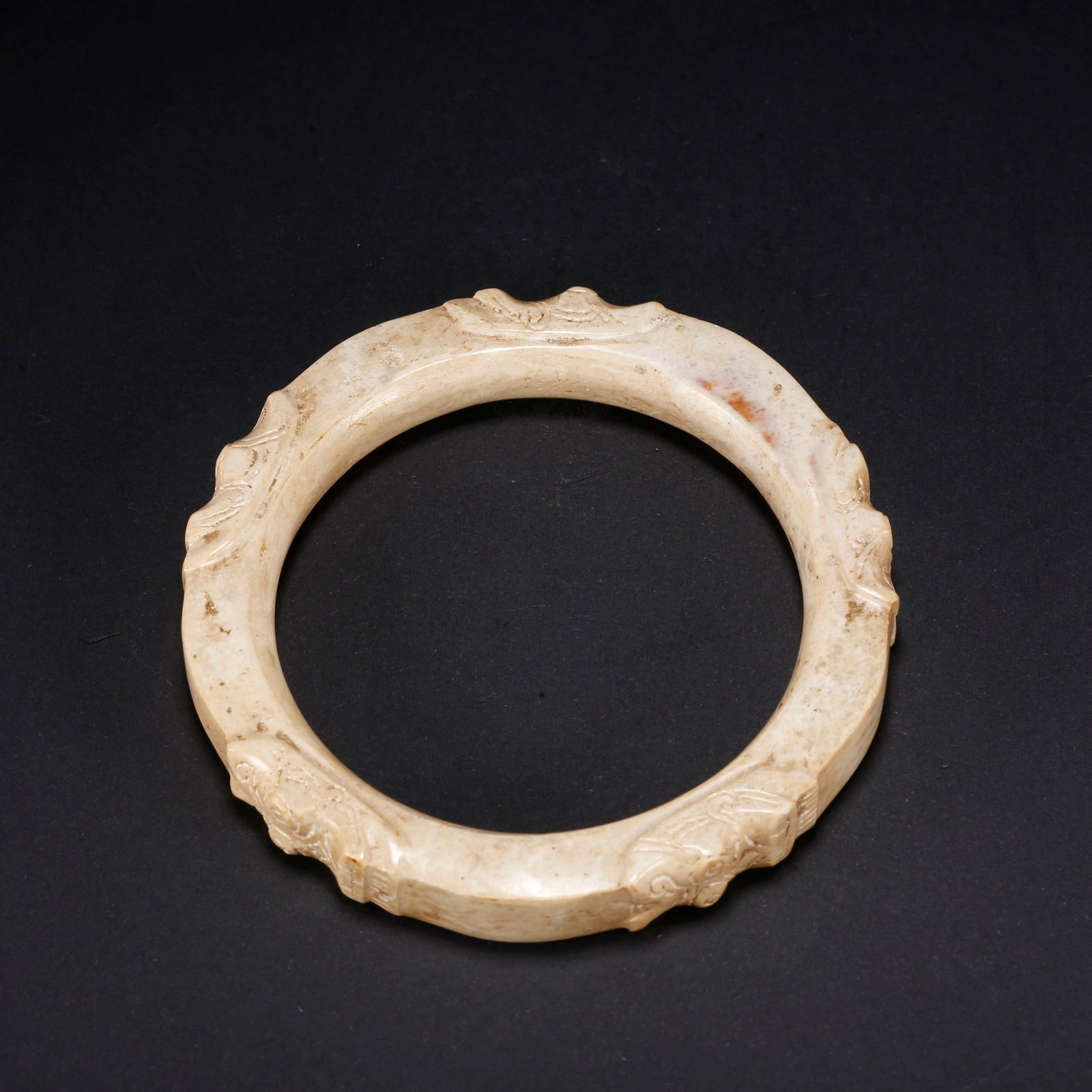 A ANCIENT JADE BRACELET (1 of 8)
