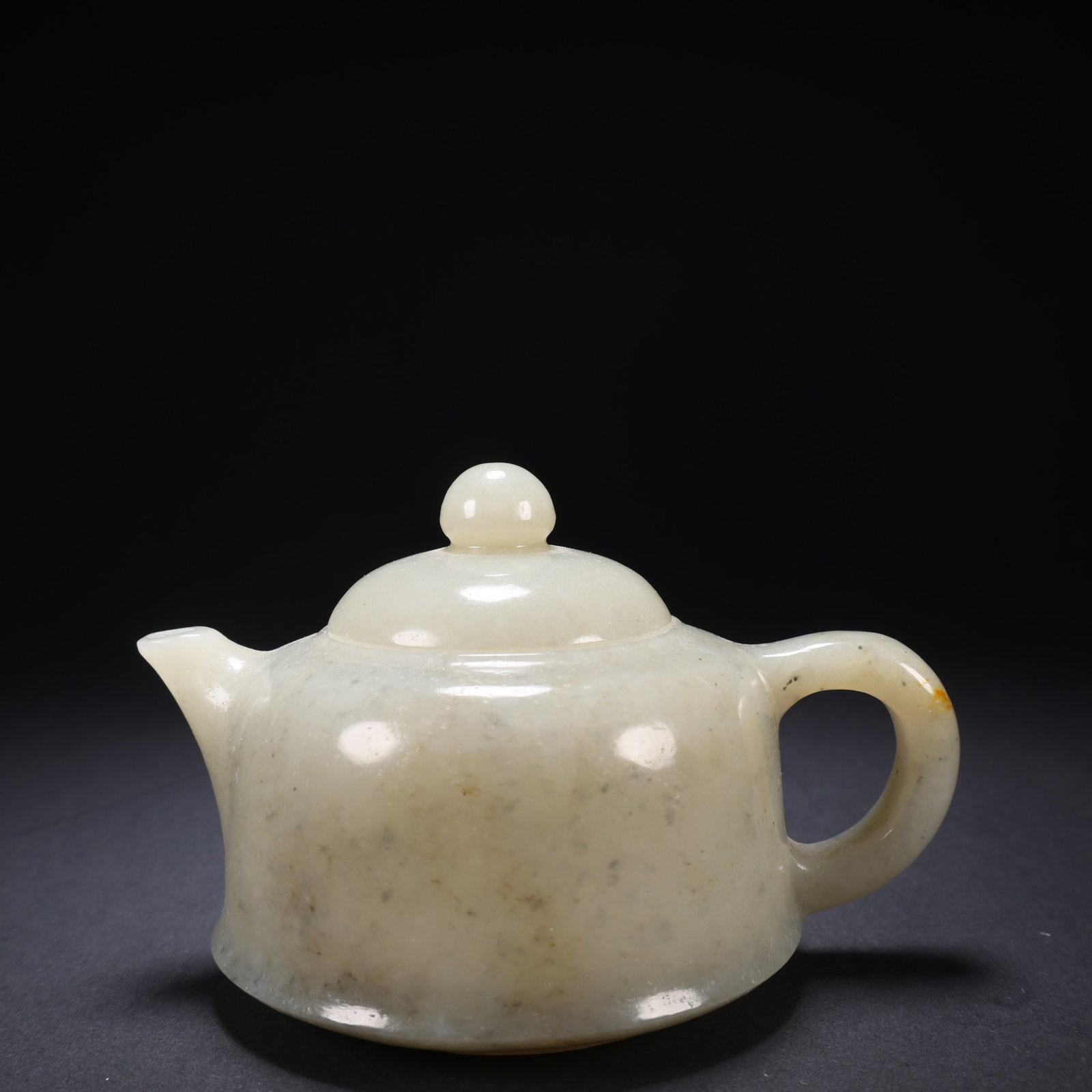 A HETIAN JADE PLAIN WINE POT (1 of 9)