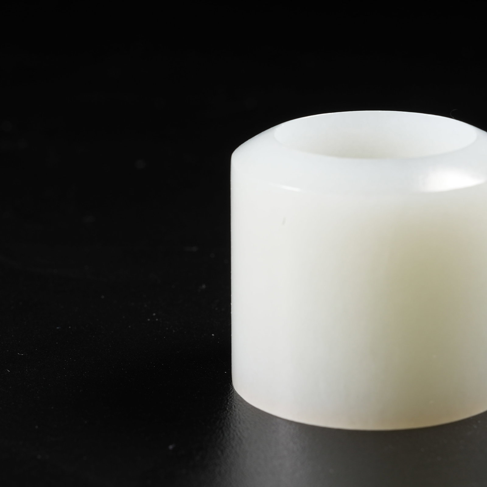A HETIAN WHITE JADE THUMB RING - 6