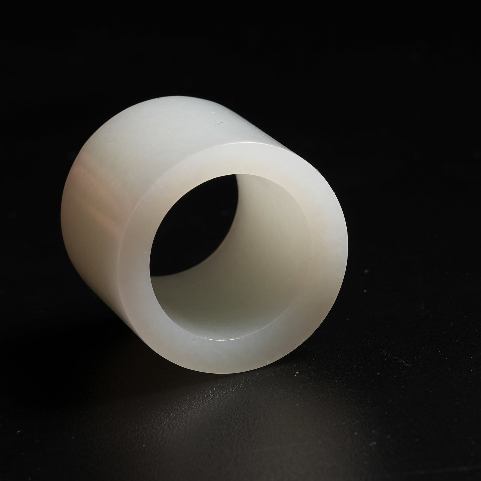 A HETIAN WHITE JADE THUMB RING - 8