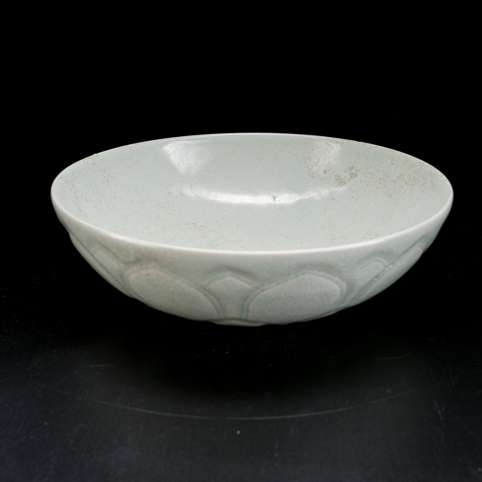 A RU KILN LARGE BOWL WITH LOTUS PETAL PATTERN: Ru Kiln Large Bowl with Lotus Petal Pattern