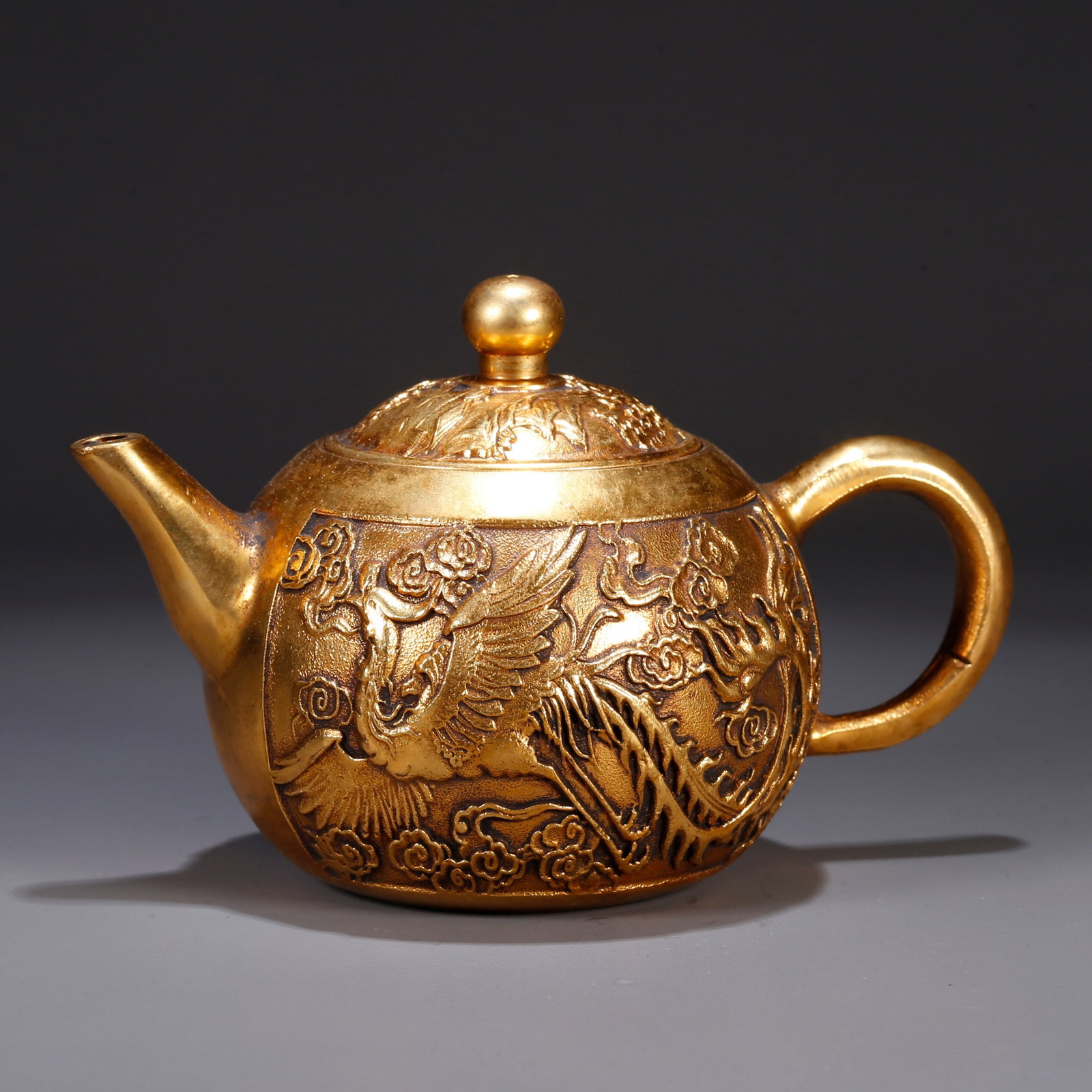 A GILT BRONZE EWER WITH DRAGON AND PHOENIX MOTIFS: Gilt bronze ewer with dragon and phoenix motifs
