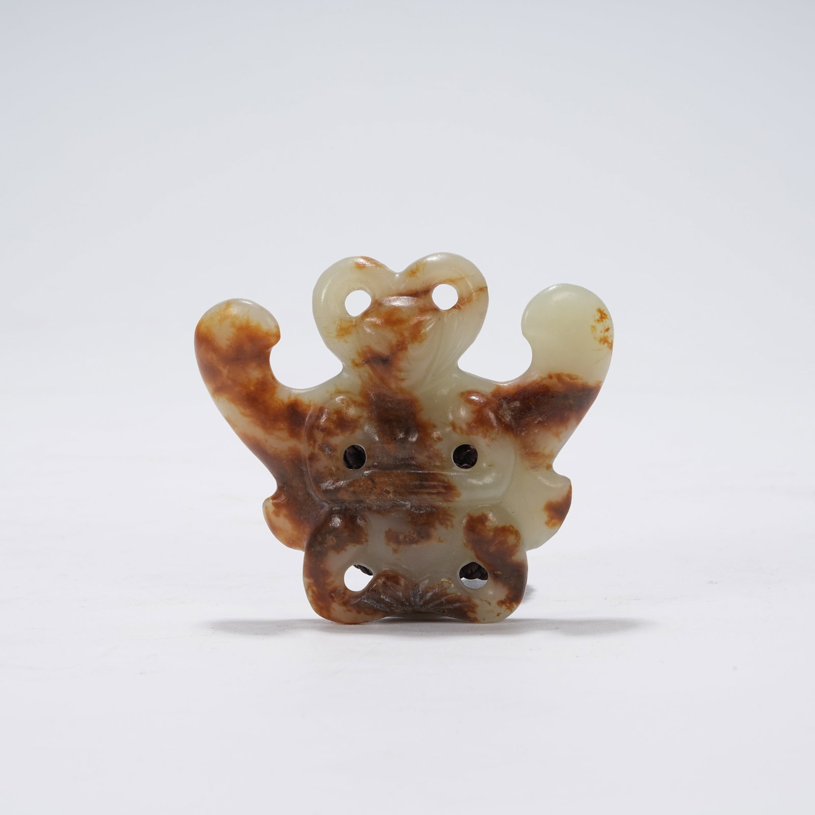 A ANCIENT JADE DIVINE FIGURE PENDANT (1 of 8)
