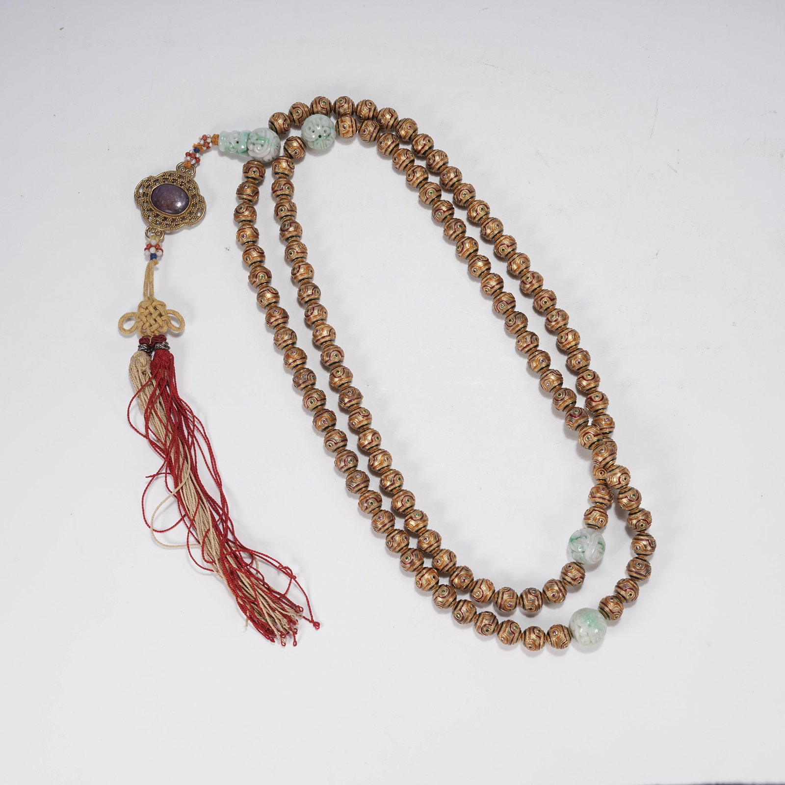 A SILVER GILT JEWEL INLAID NECKLACE: Silver Gilt Jewel Inlaid Necklace