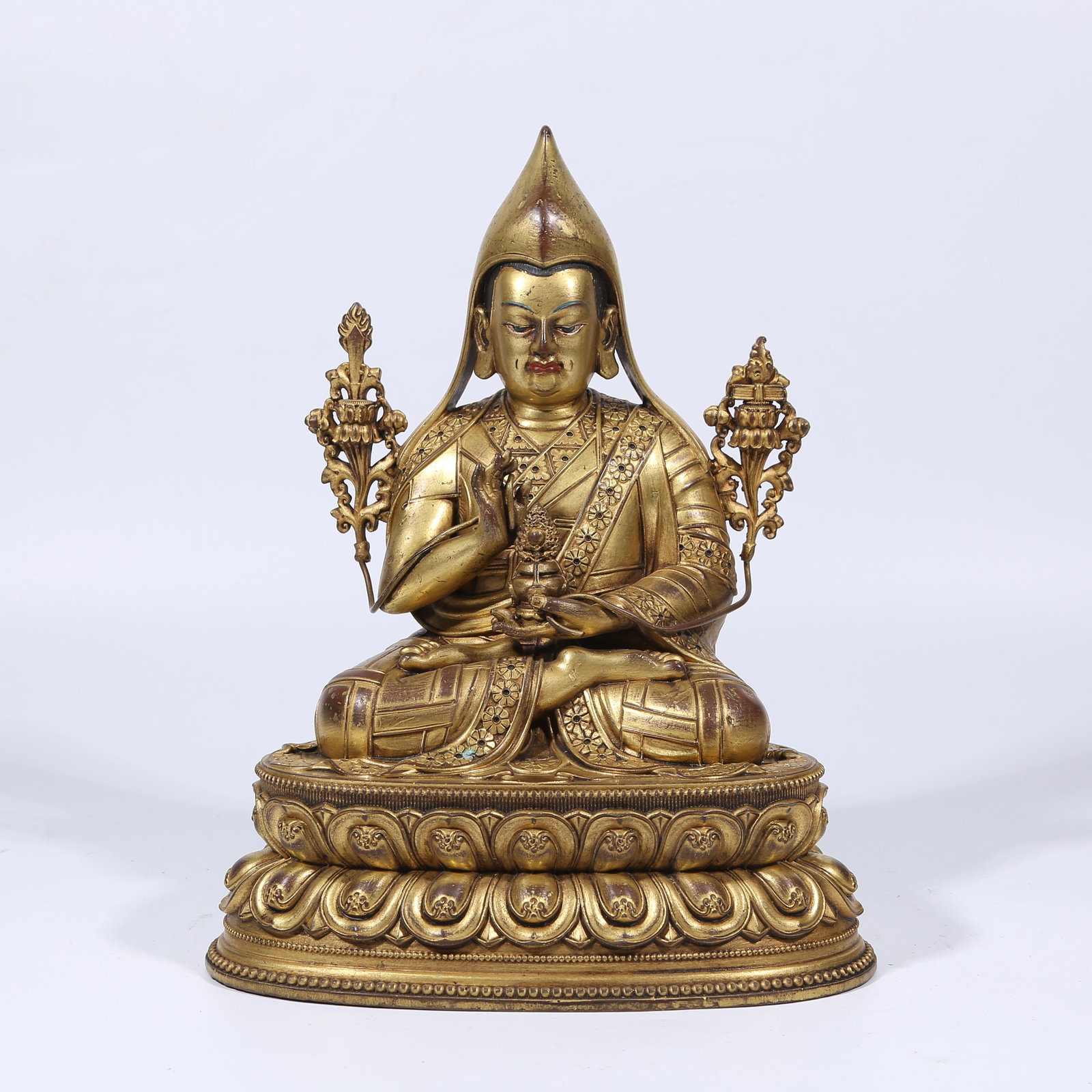 A GILT BRONZE TSONGKHAPA STATUE (1 of 10)