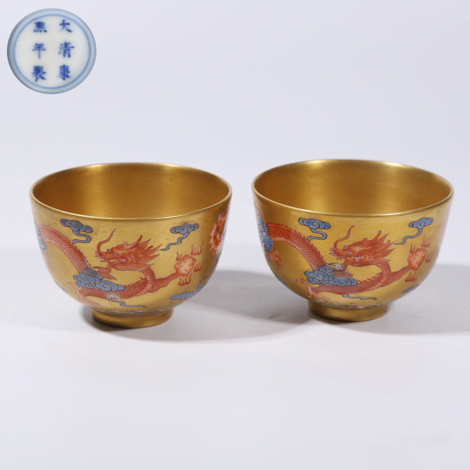 A GOLD-GROUND FAMILLE ROSE DRAGON AND PHOENIX PATTERN TEA CUP SET (1 of 8)