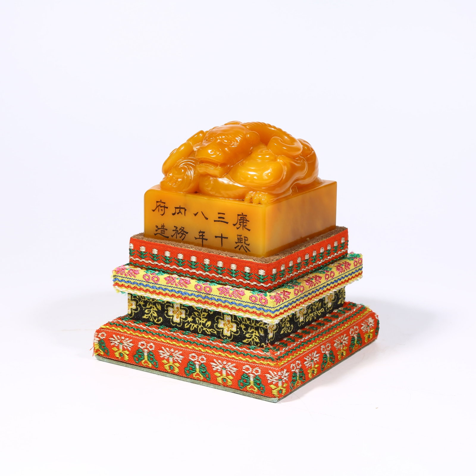 A SHOUSHAN TIANHUANG STONE SEAL WITH BULLFIGHTING KNOB: Shoushan Tianhuang stone seal with bullfighting knob