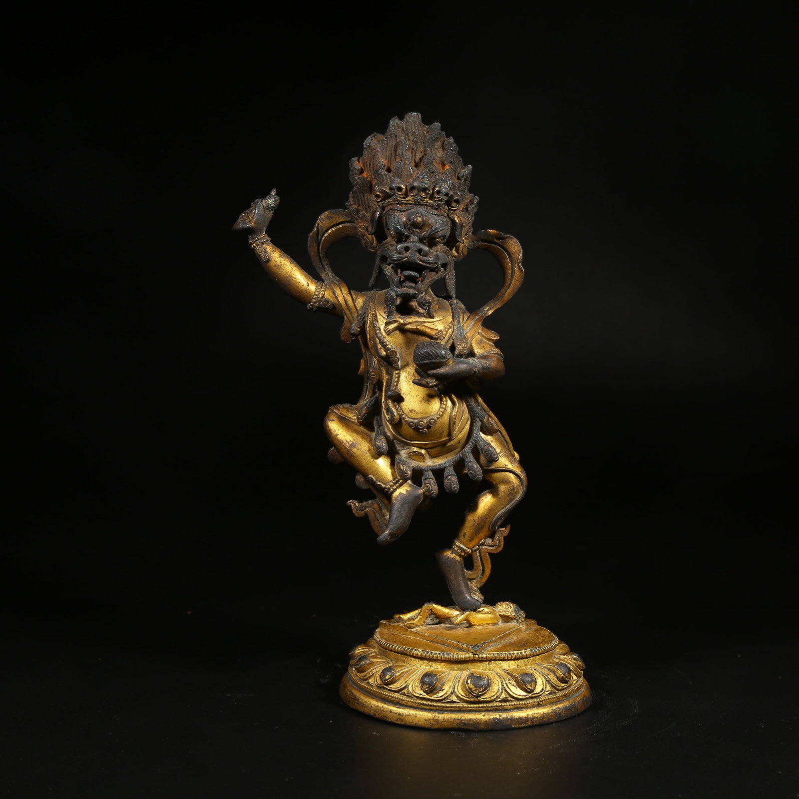 A GILT-BRONZE STATUE OF SIMHAMUKHA (LION-FACED DAKINI) (1 of 8)