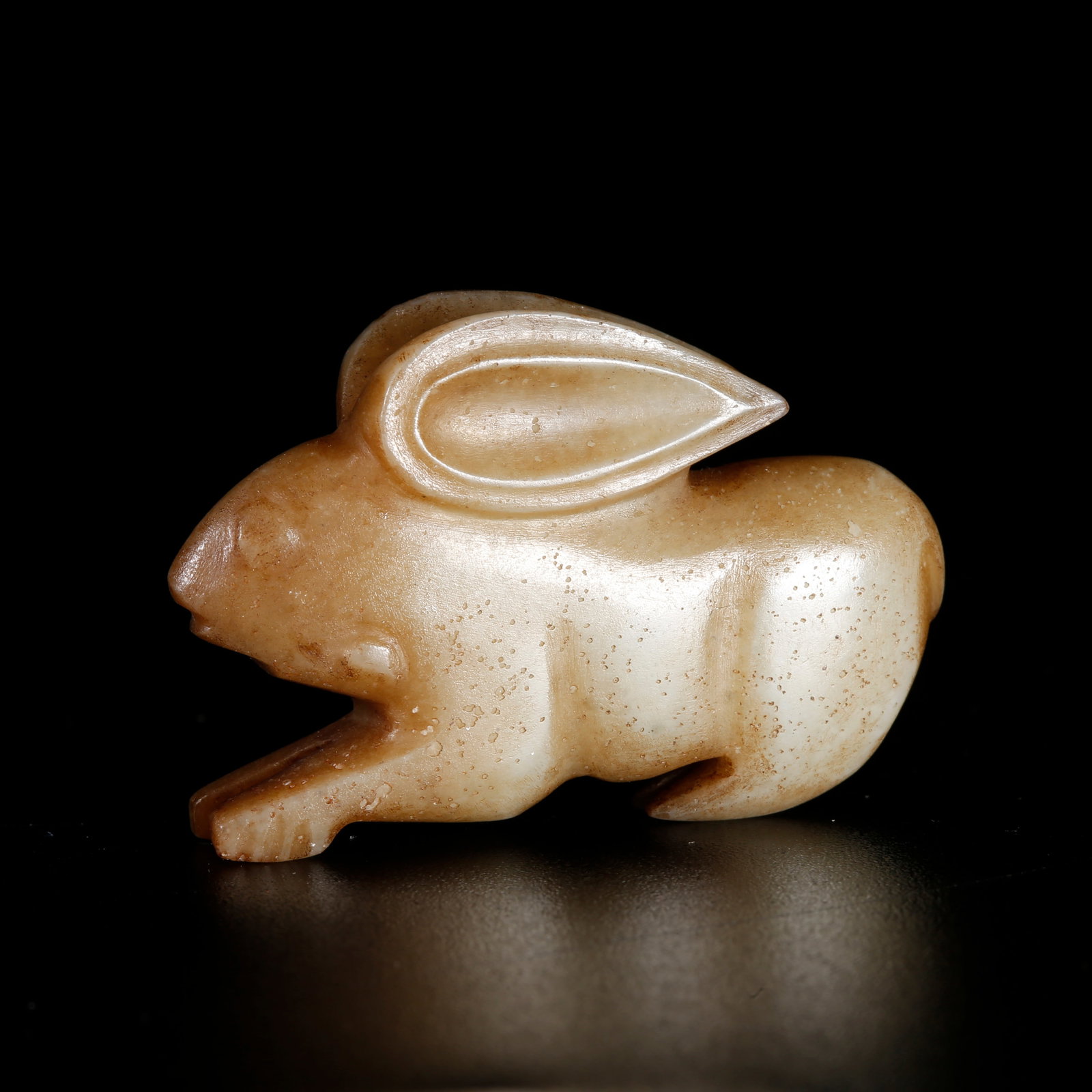 A HETIAN JADE CARVED ANIMAL-SHAPED ORNAMENT (1 of 10)