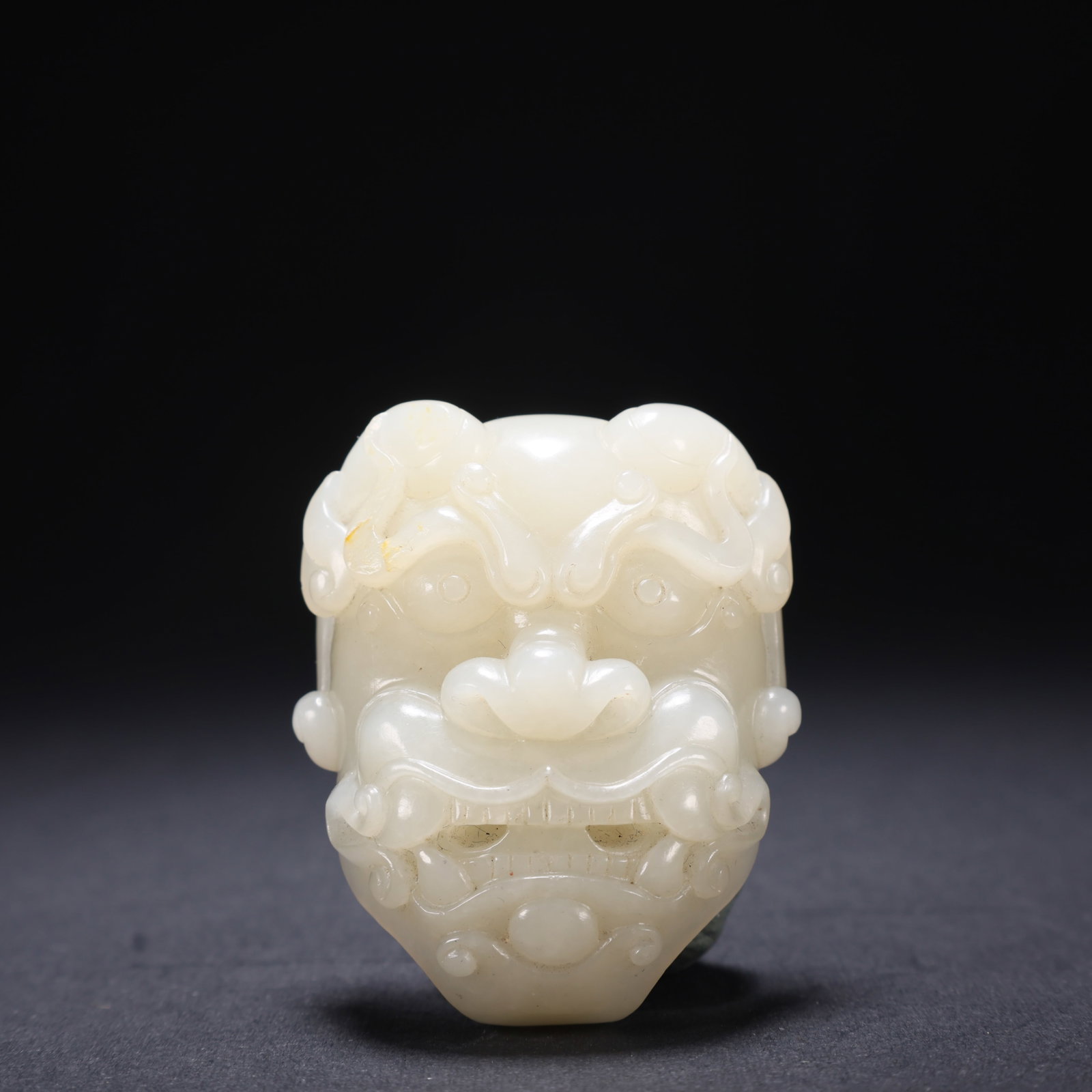 A HETIAN JADE BEAST-HEAD WITH BUCKLE: Hetian Jade Beast-Head with Buckle
