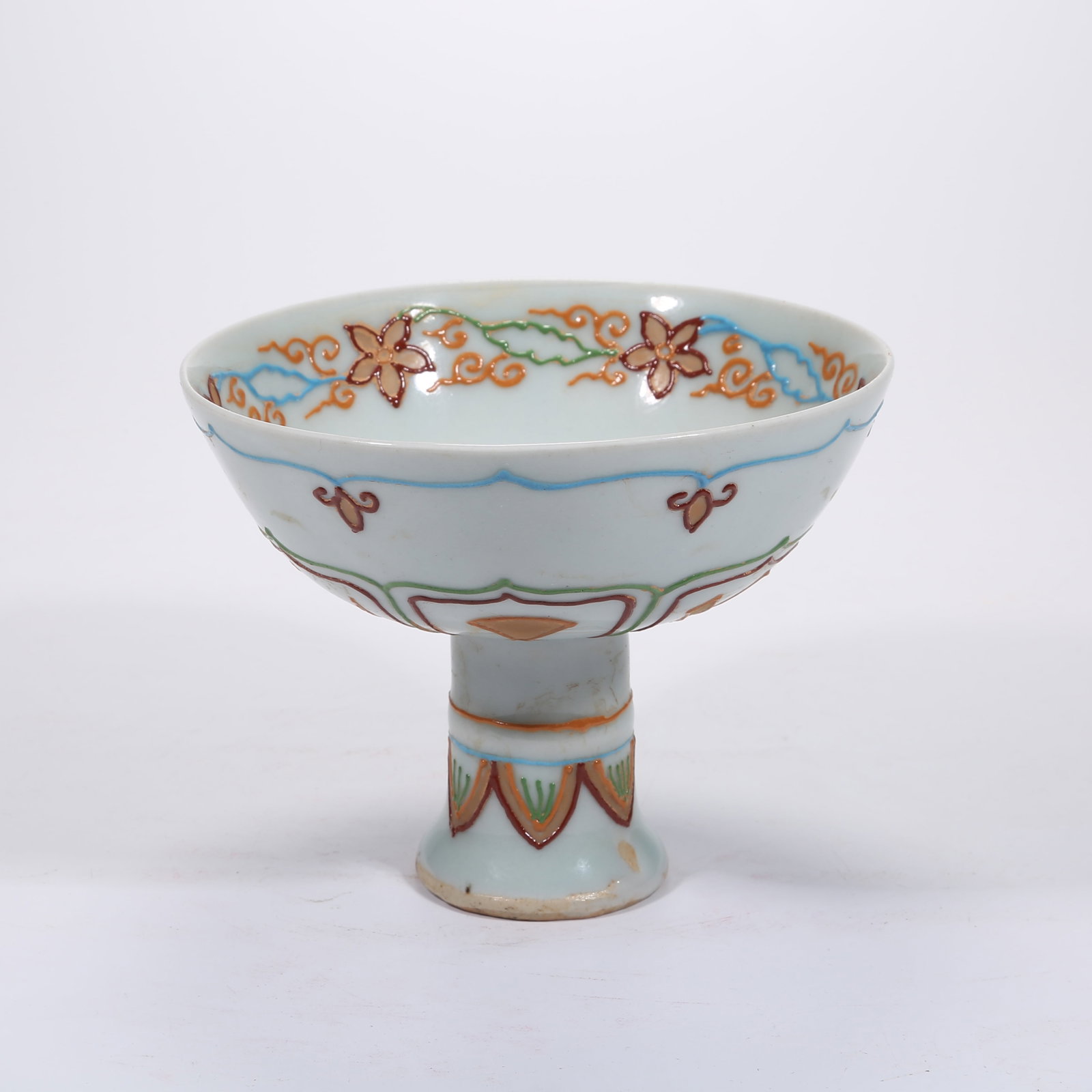 A EGGSHELL-GLAZED FAMILLE-ROSE HIGH-FOOT BOWL WITH GILT AND PRECIOUS PATTERNS (1 of 8)
