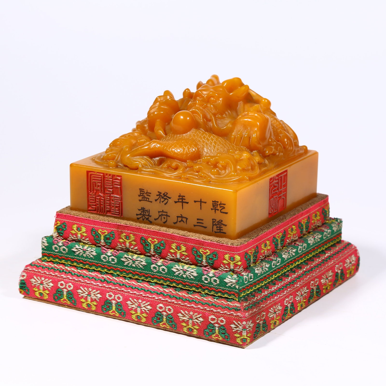 A SHOUSHAN TIANHUANG STONE SEAL WITH DRAGON KNOB (1 of 8)