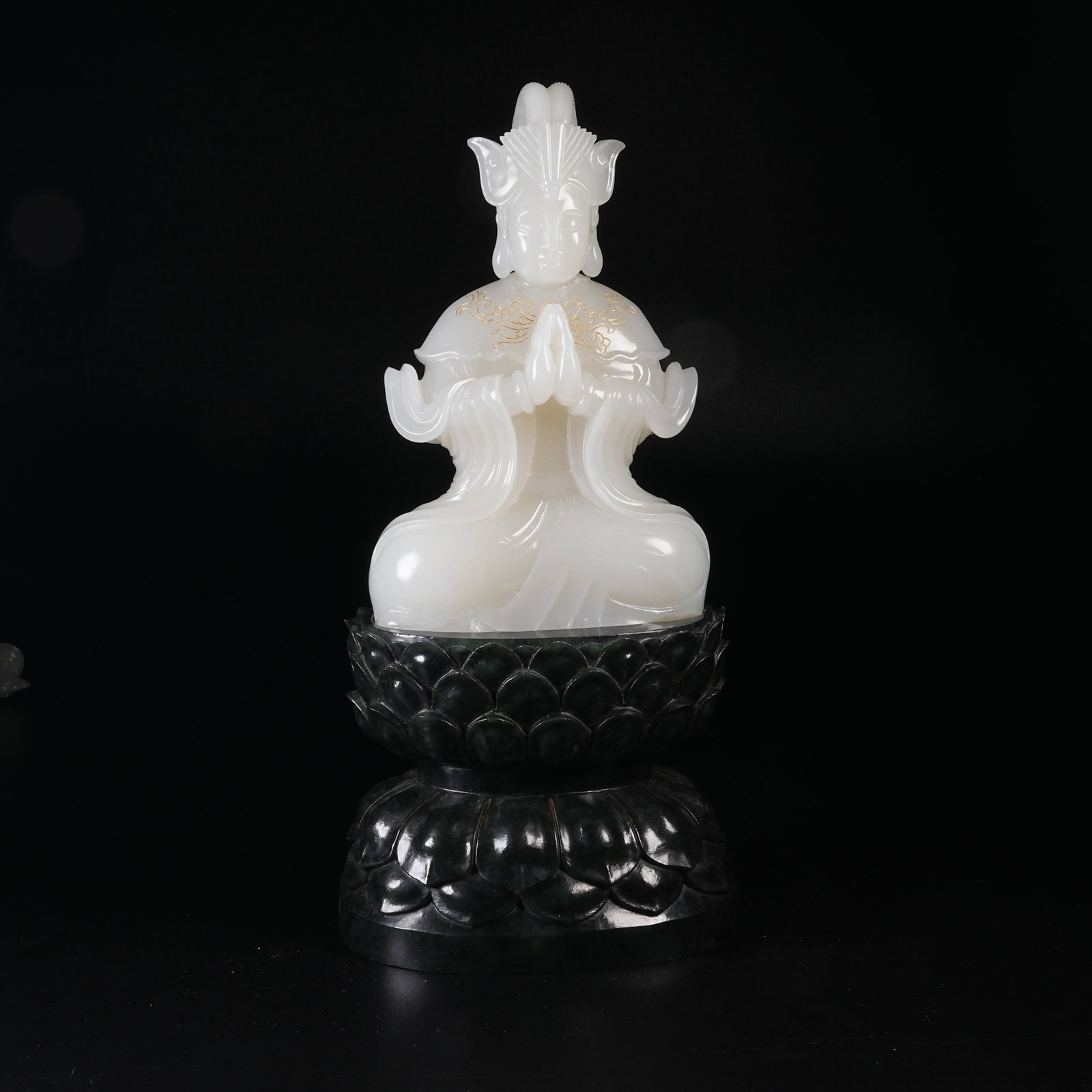 A HETIAN WHITE JADE GILT-DECORATED SEATED QUEEN MOTHER OF THE WEST (WITH GREEN JADE LOTUS BASE): Hetian White Jade Gilt-Decorated Seated Queen Mother of the West (with Green Jade Lotus Base)