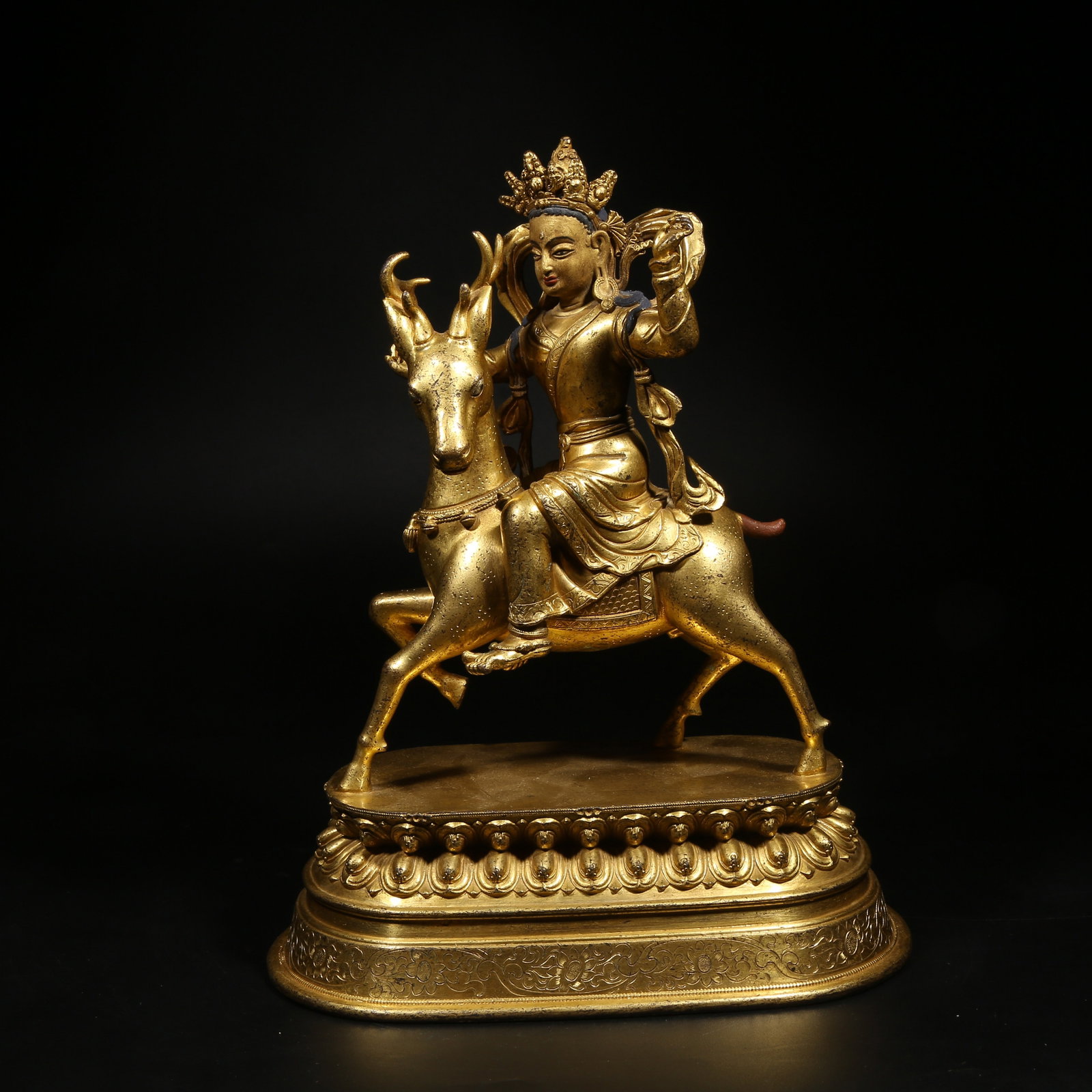 A GILT-BRONZE STATUE OF TARA (1 of 8)