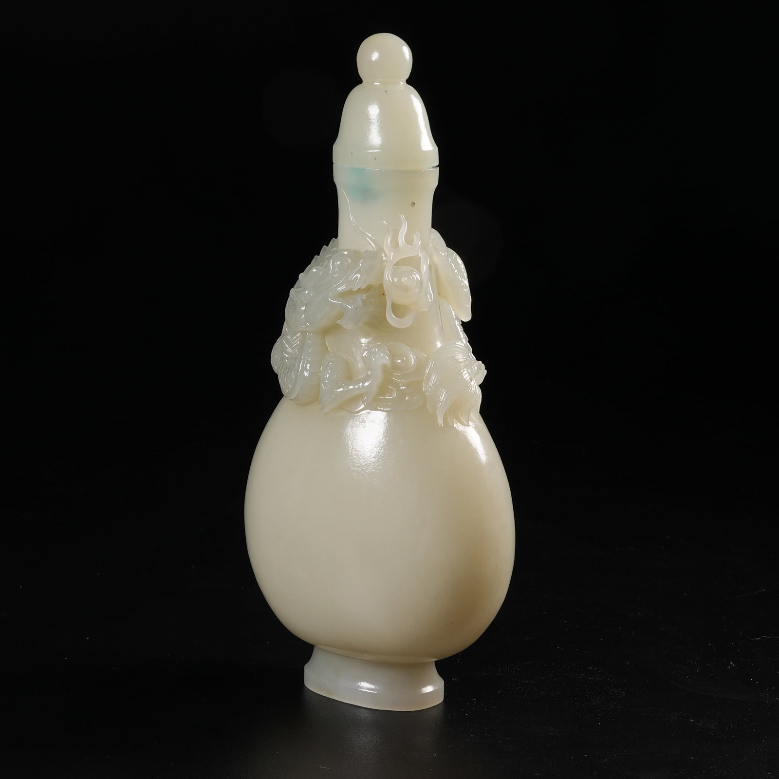 A HETIAN JADE LIDDED VASE WITH CHI-DRAGON MOTIF (1 of 10)