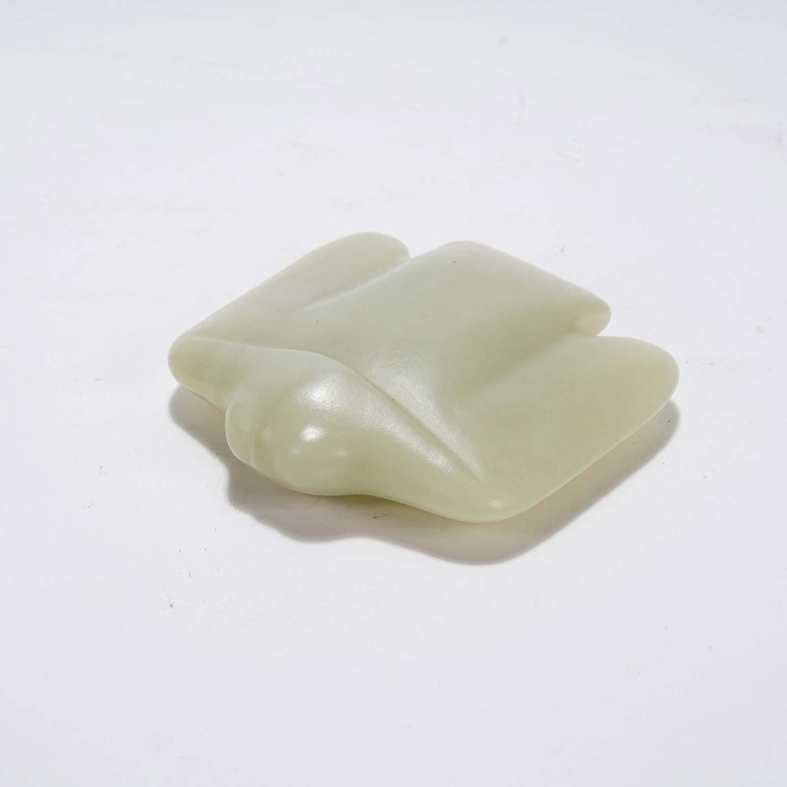A ANCIENT JADE OWL (1 of 8)
