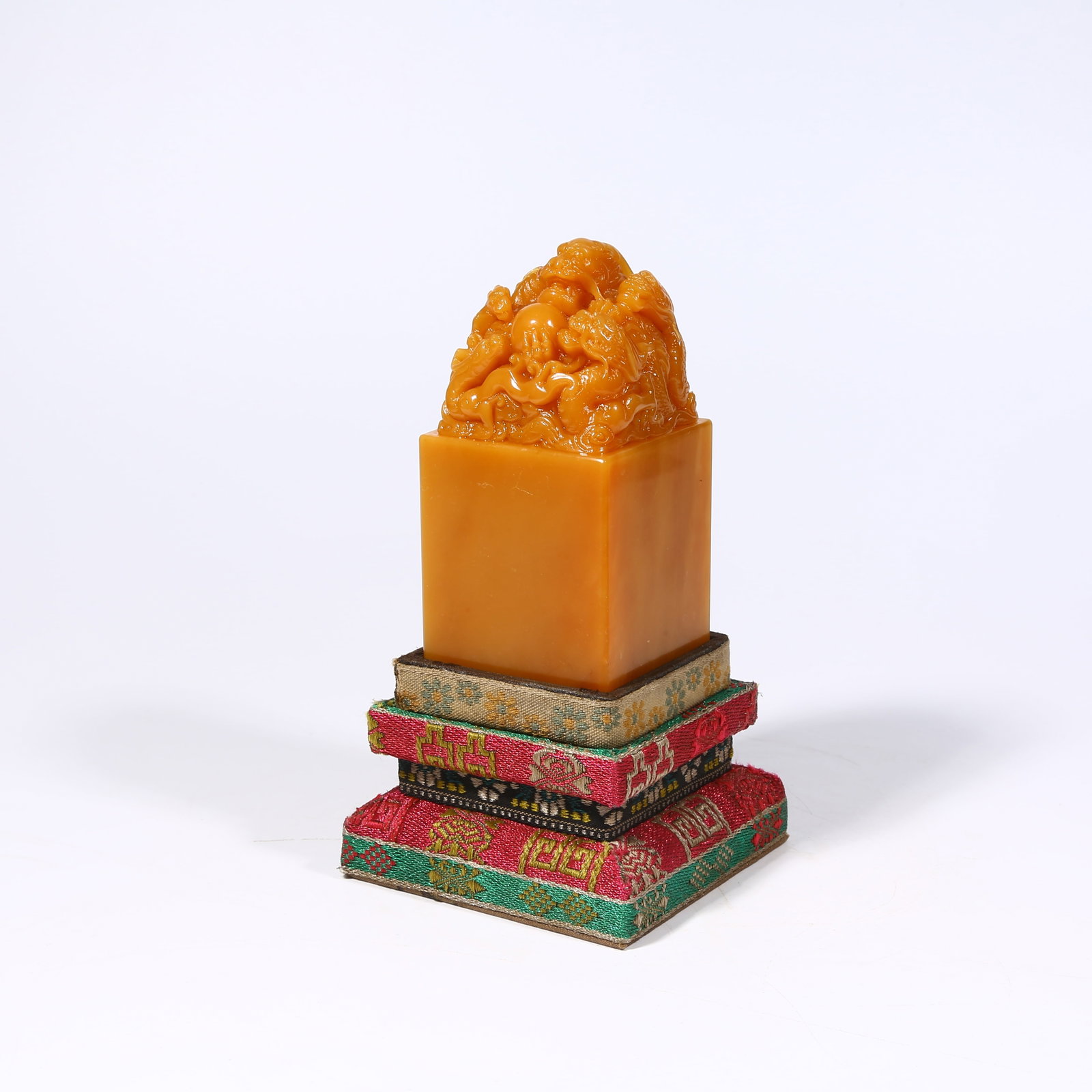 A SHOUSHAN TIANHUANG STONE SEAL WITH DRAGON KNOB (1 of 9)
