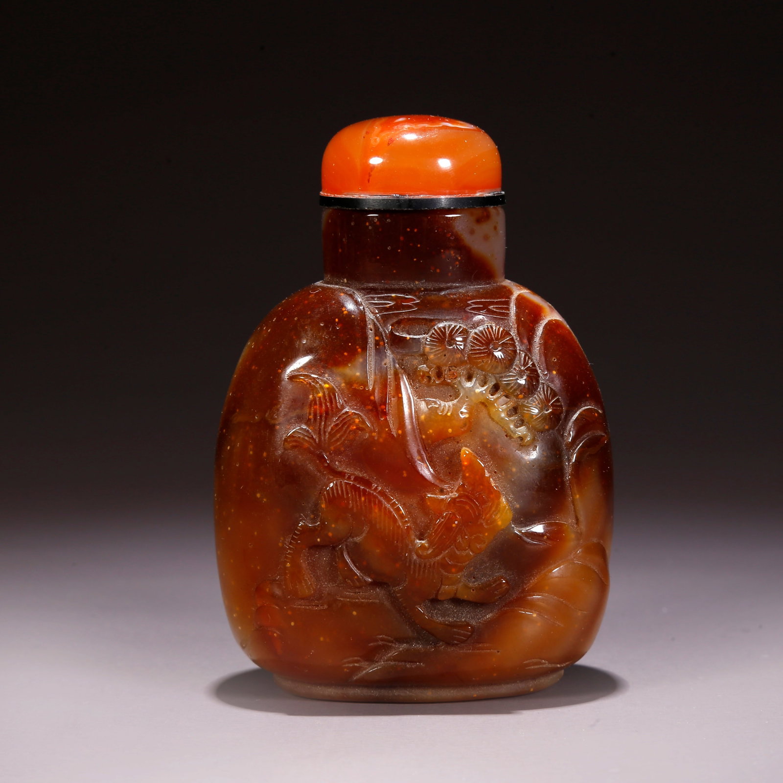 A AGATE CARVED SNUFF BOTTLE WITH BEAST MOTIF (1 of 8)