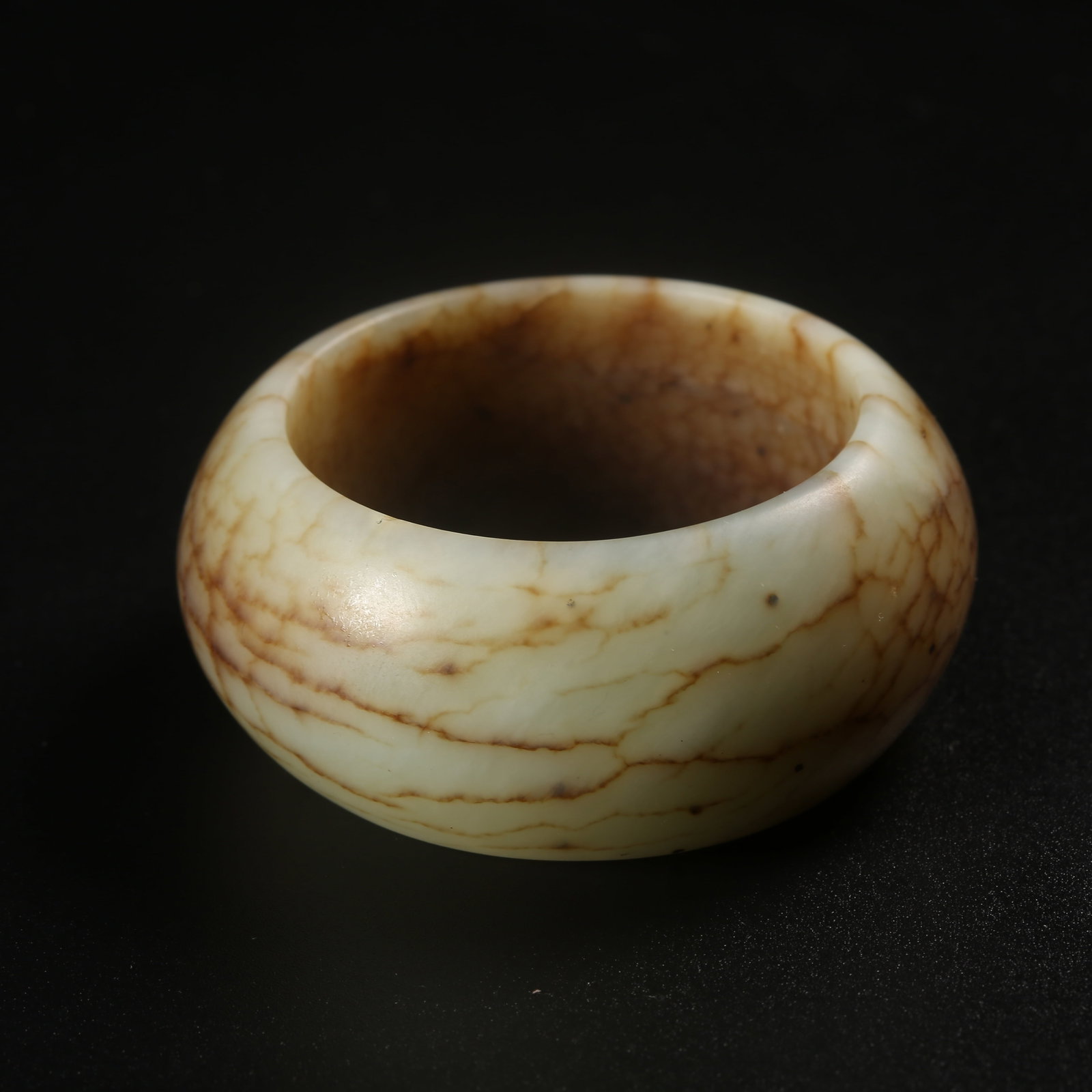 A HETIAN JADE KASHAYA RING: Hetian jade kashaya ring