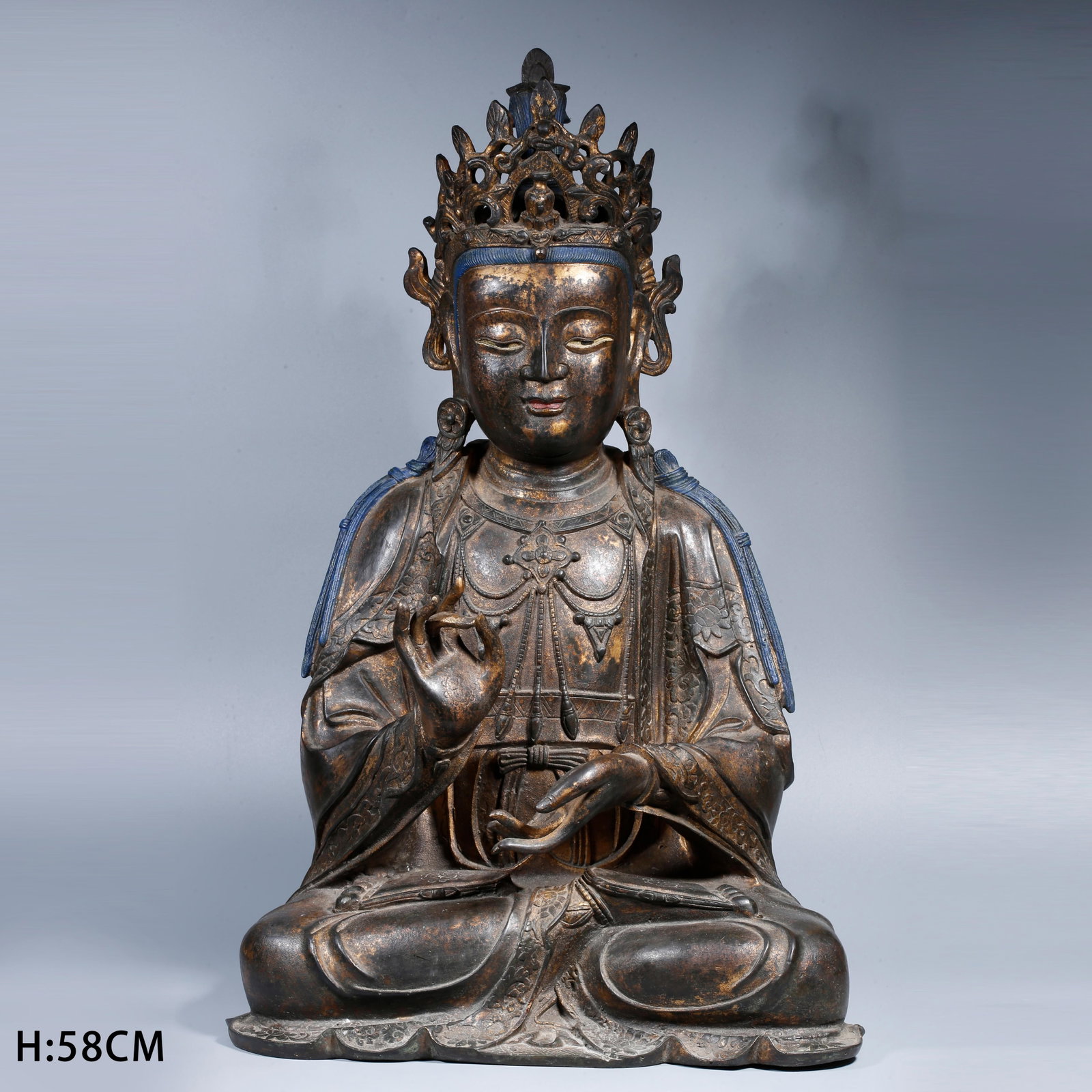 A GILDED BRONZE BUDDHA STATUE (1 of 11)