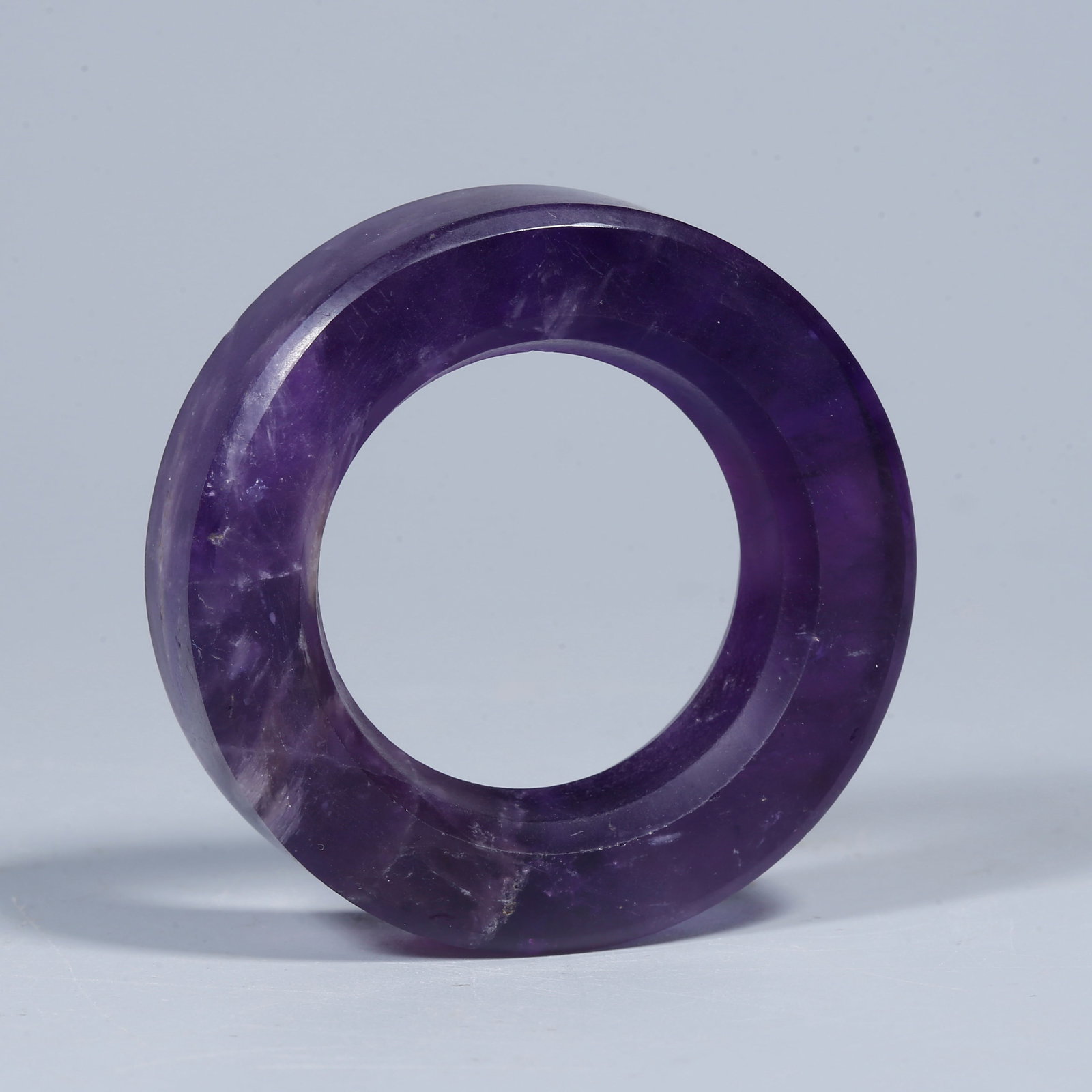 A AMETHYST PENDANT: Amethyst pendant