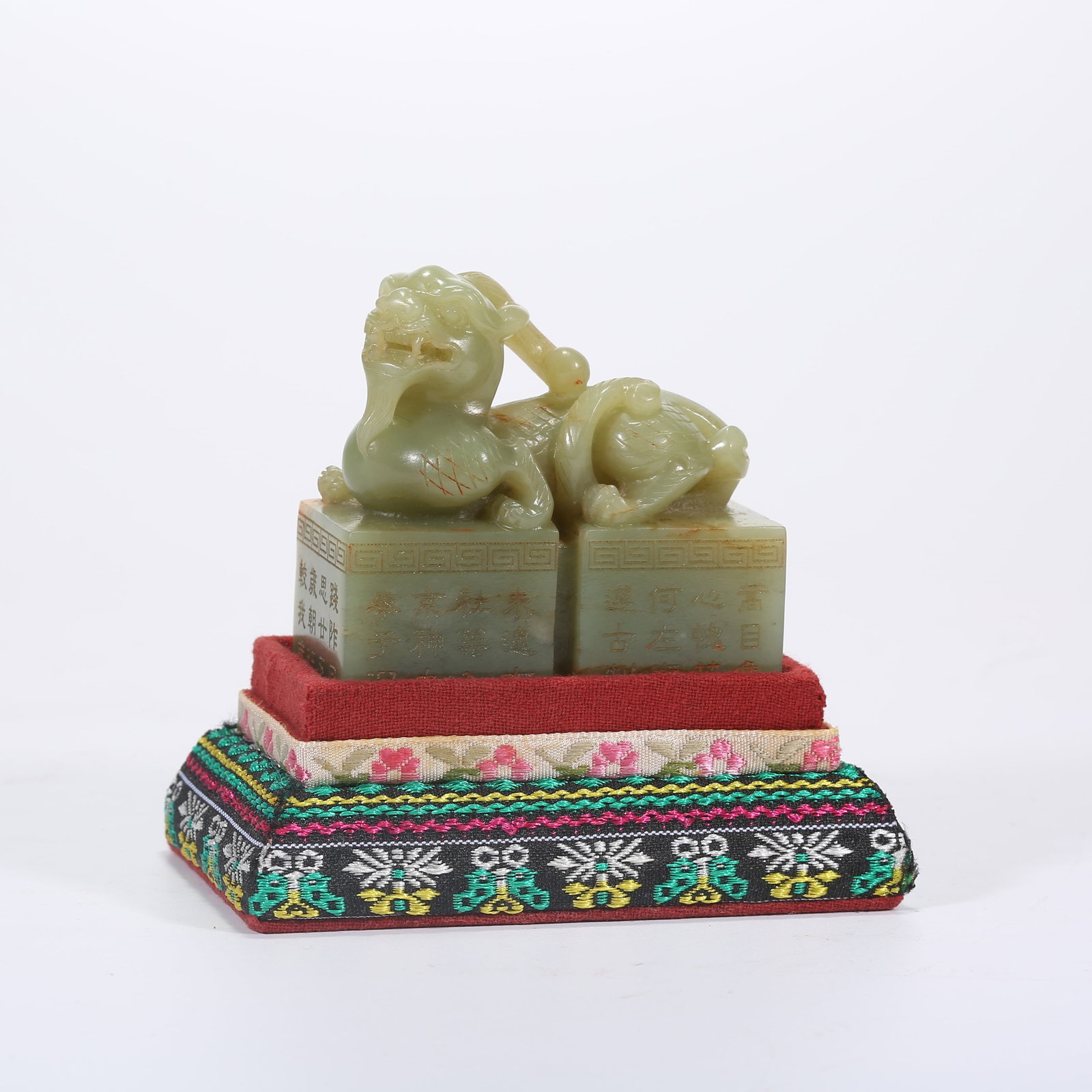 A HETIAN JADE SEAL WITH AUSPICIOUS BEAST KNOB (1 of 8)