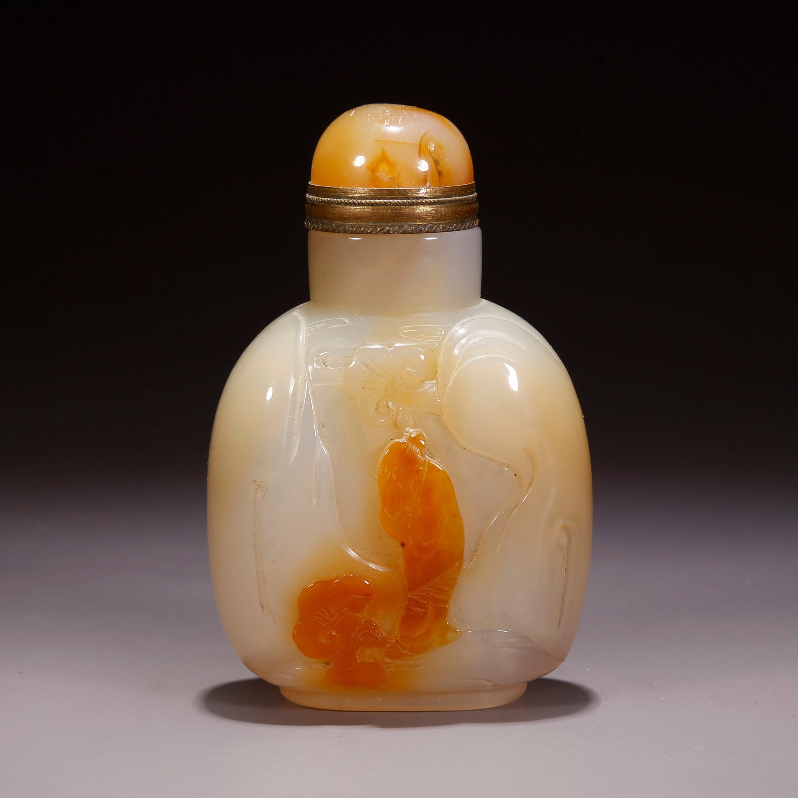 A AGATE CARVED SNUFF BOTTLE WITH FIGURAL MOTIF (1 of 9)
