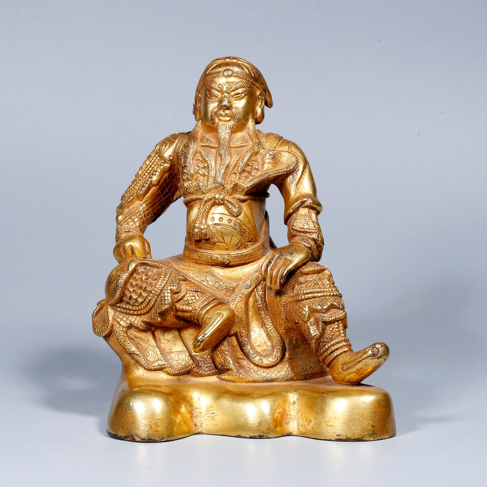 A GILDED BRONZE STATUE OF GUAN YU (1 of 10)