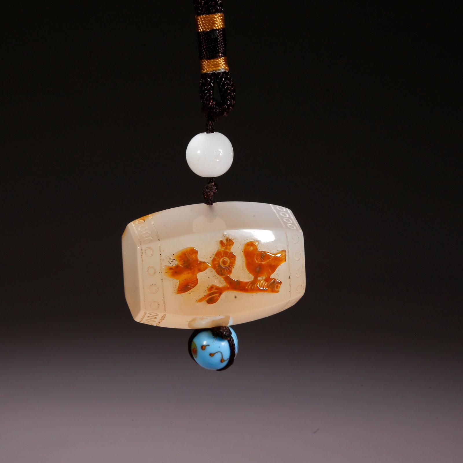 A AGATE CARVED PENDANT (1 of 9)