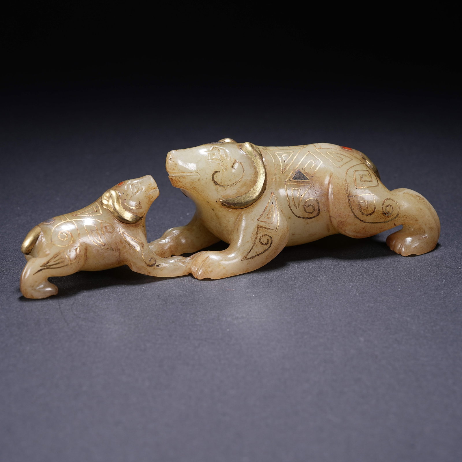 A ARCHAIC JADE "MOTHER AND CHILD BEAST" GROUP INLAID WITH GOLD AND GEMS (1 of 8)