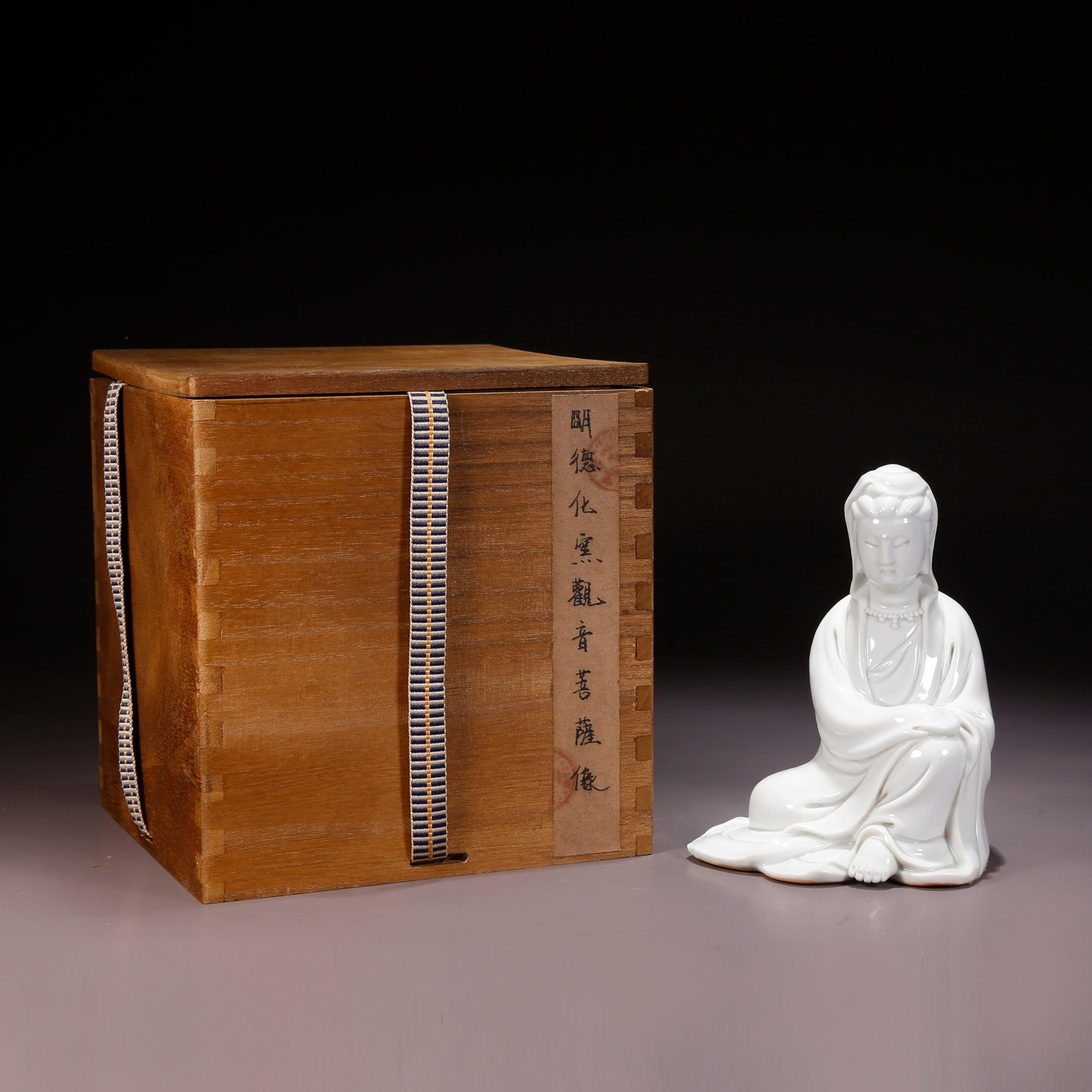 A DEHUA WARE GUANYIN FIGURE: Dehua Ware Guanyin Figure