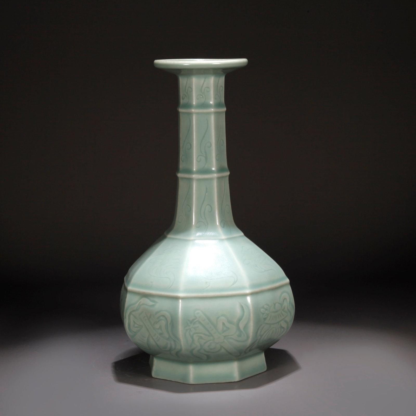 A RU KILN EIGHT TREASURES PATTERN APPRECIATION VASE: Ru Kiln Eight Treasures Pattern Appreciation Vase