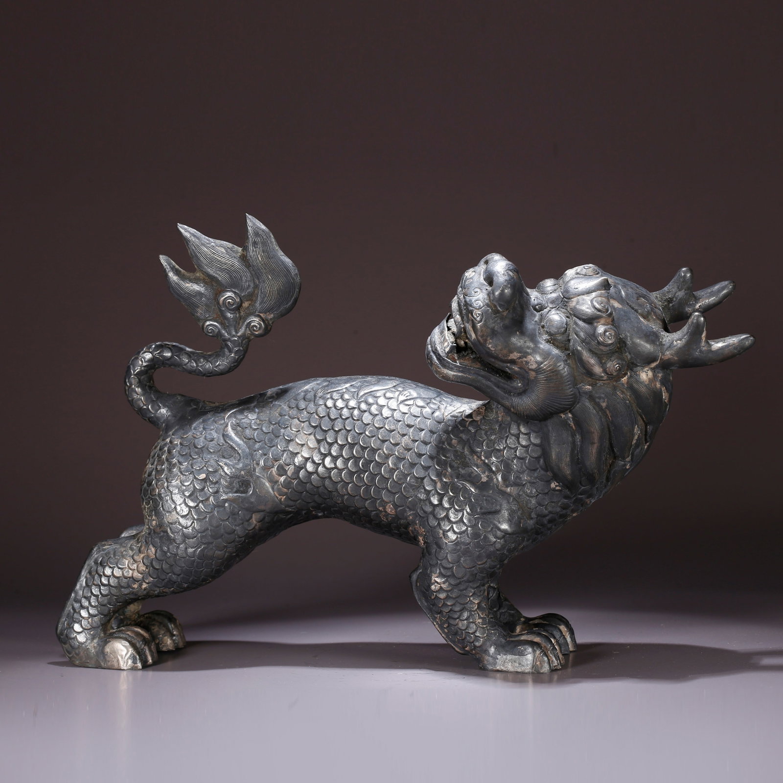 A SILVER QILIN-SHAPED ORNAMENT (1 of 10)