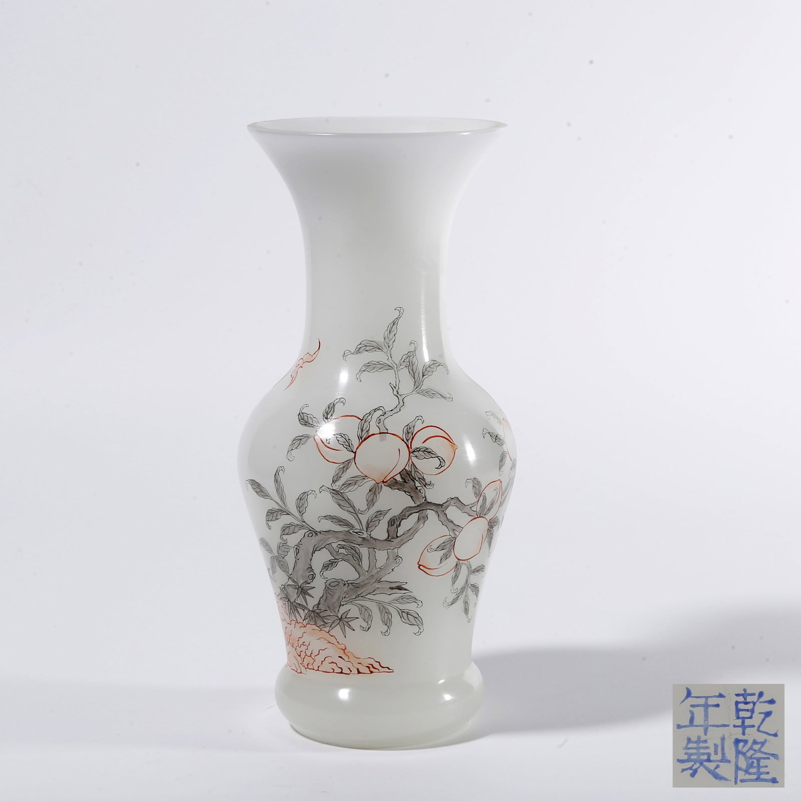 A PAINTED ENAMEL GLASS VASE WITH FORTUNE AND LONGEVITY PATTERN (1 of 9)