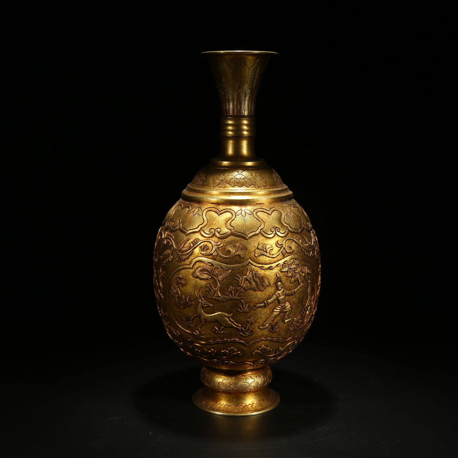 A GILDED BRONZE VASE WITH FIGURE PATTERN: Gilded Bronze Vase with Figure Pattern