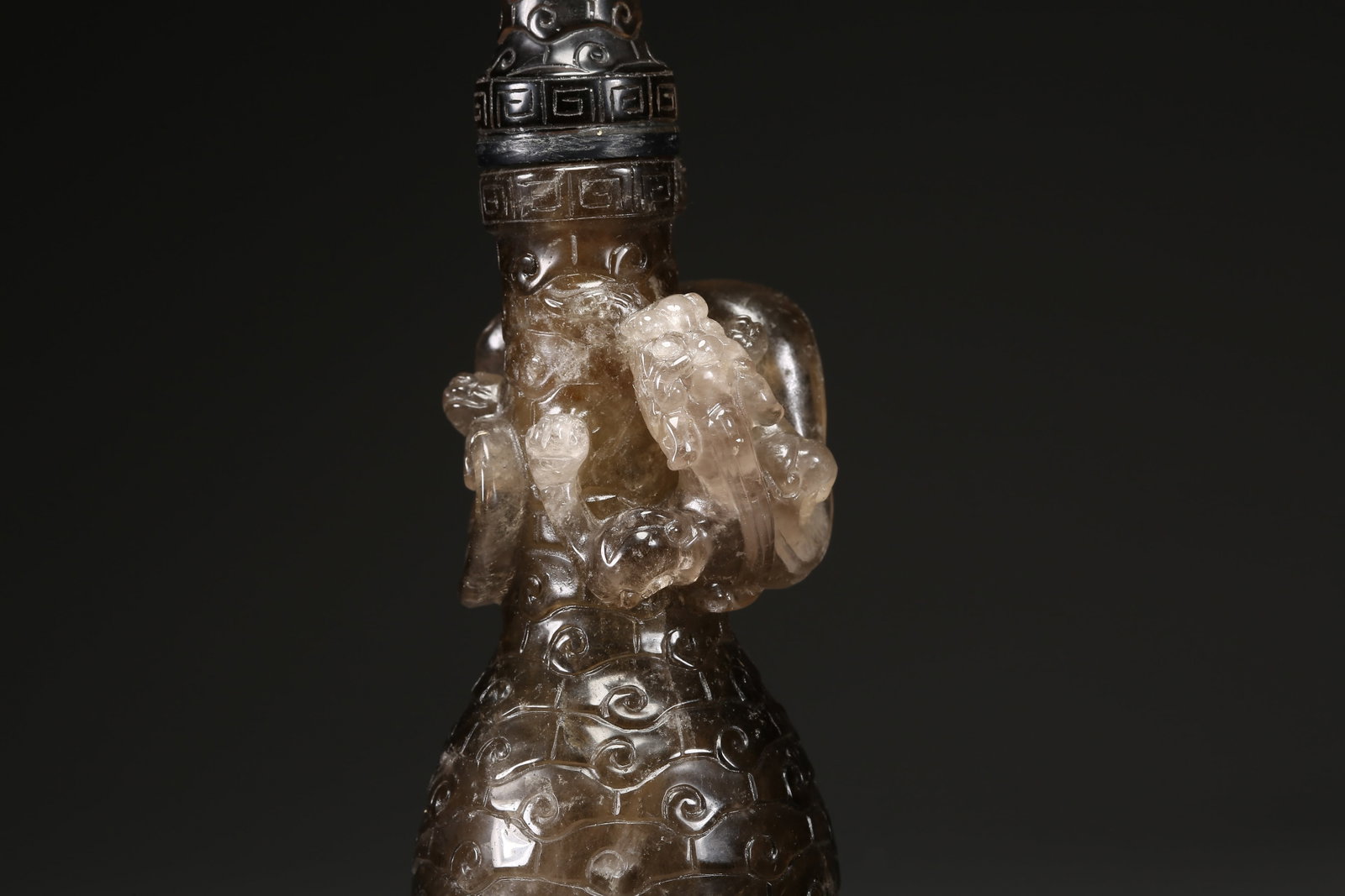 A CRYSTAL DRAGON PATTERN VASE - 3