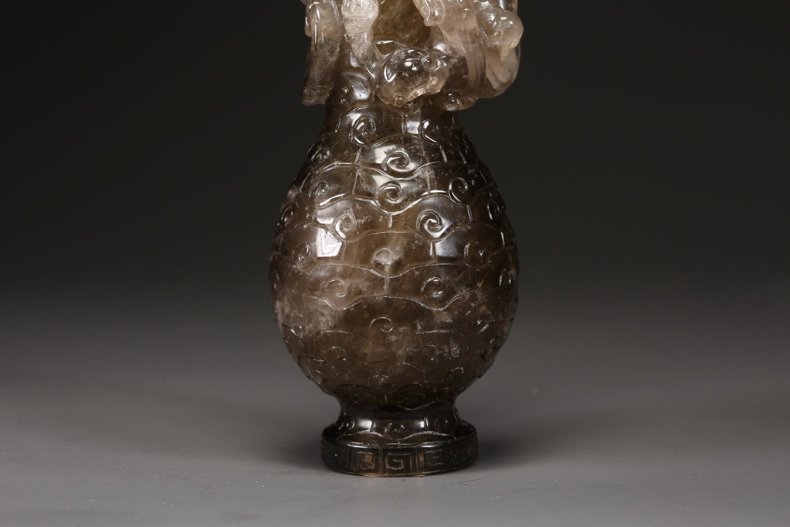 A CRYSTAL DRAGON PATTERN VASE - 4