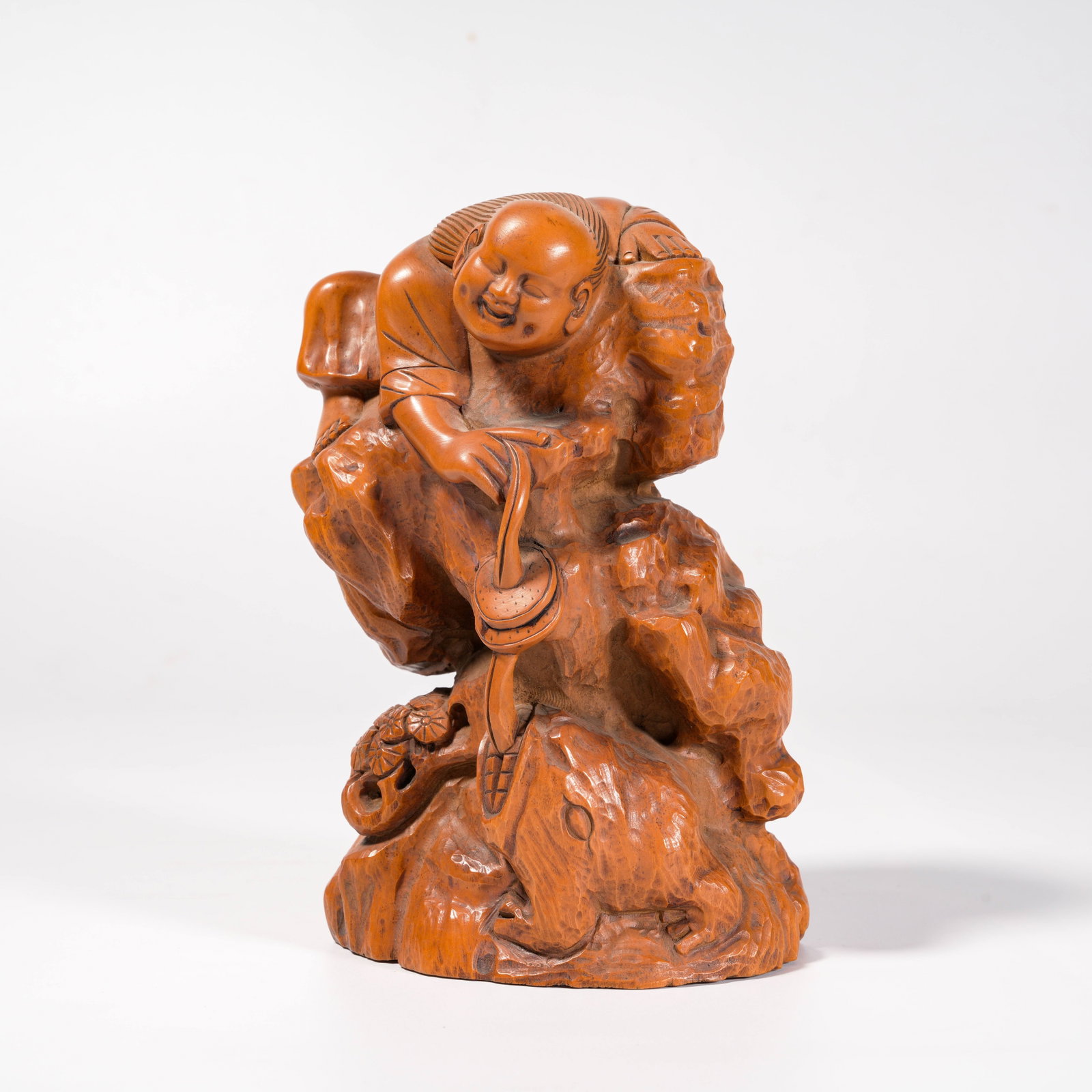 A LIU HAI PLAYING WITH THE GOLDEN TOAD FIGURINE IN BOXWOOD (1 of 9)