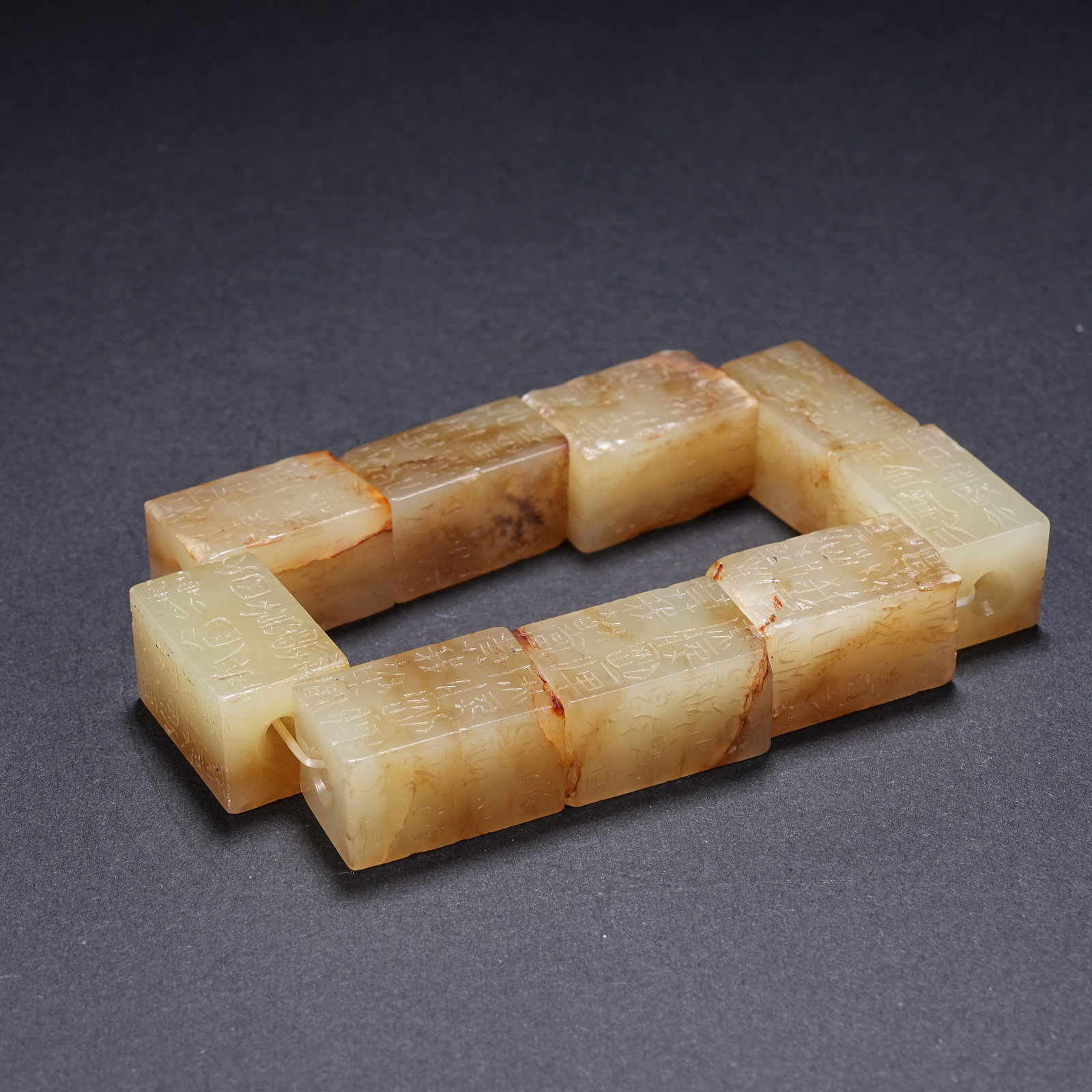 A ARCHAIC JADE INSCRIBED MAO PENDANT BRACELET (1 of 10)