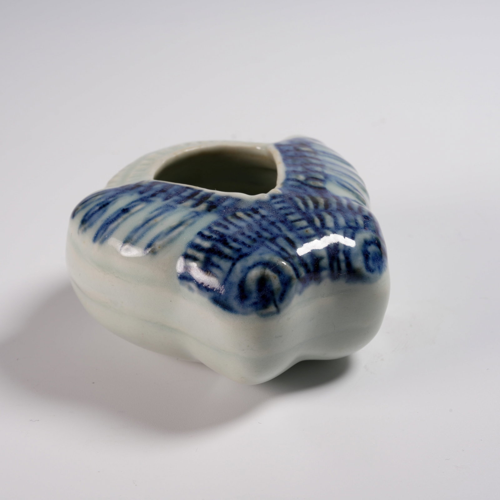 A BLUE-AND-WHITE CICADA-SHAPED BRUSH WASHER (1 of 7)