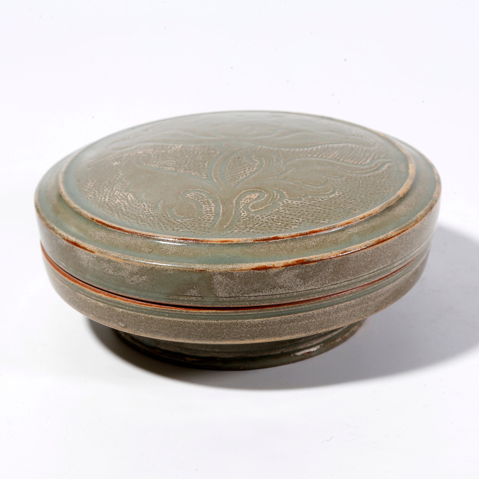 A COVERED BOX FROM YUE KILN (1 of 9)
