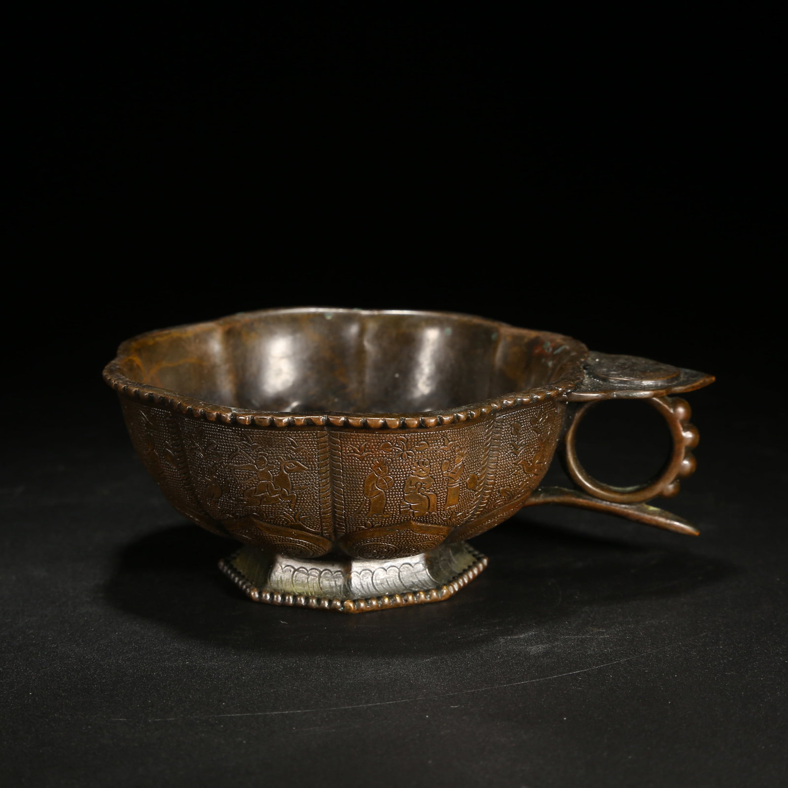 A BRONZE HANDLE CUP WITH FIGURE STORY PATTERN: Bronze Handle Cup with Figure Story Pattern