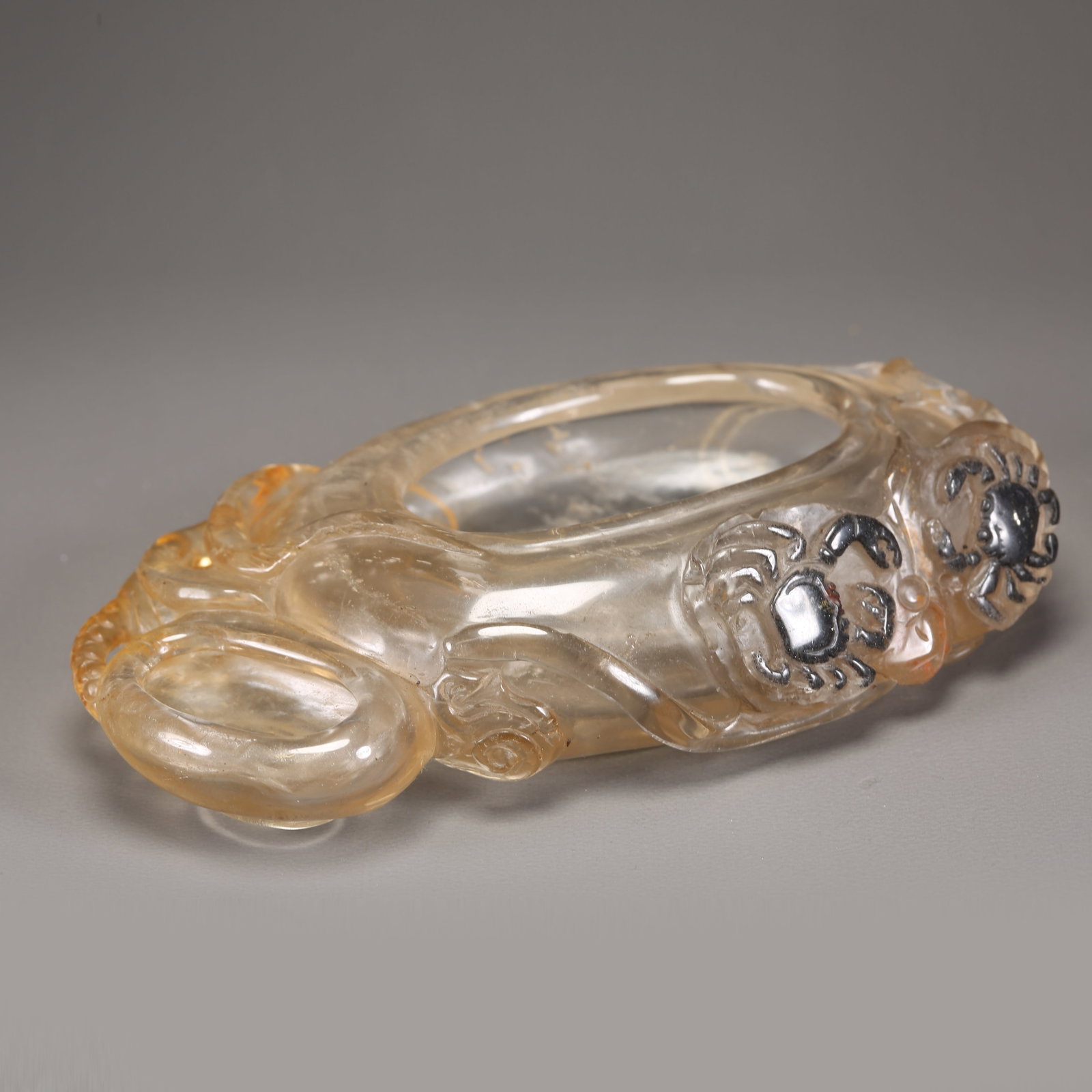 A CRYSTAL INTRICATELY CARVED "WEALTHY AND POWERFUL" BRUSH WASHER: Crystal Intricately Carved "Wealthy and Powerful" Brush Washer