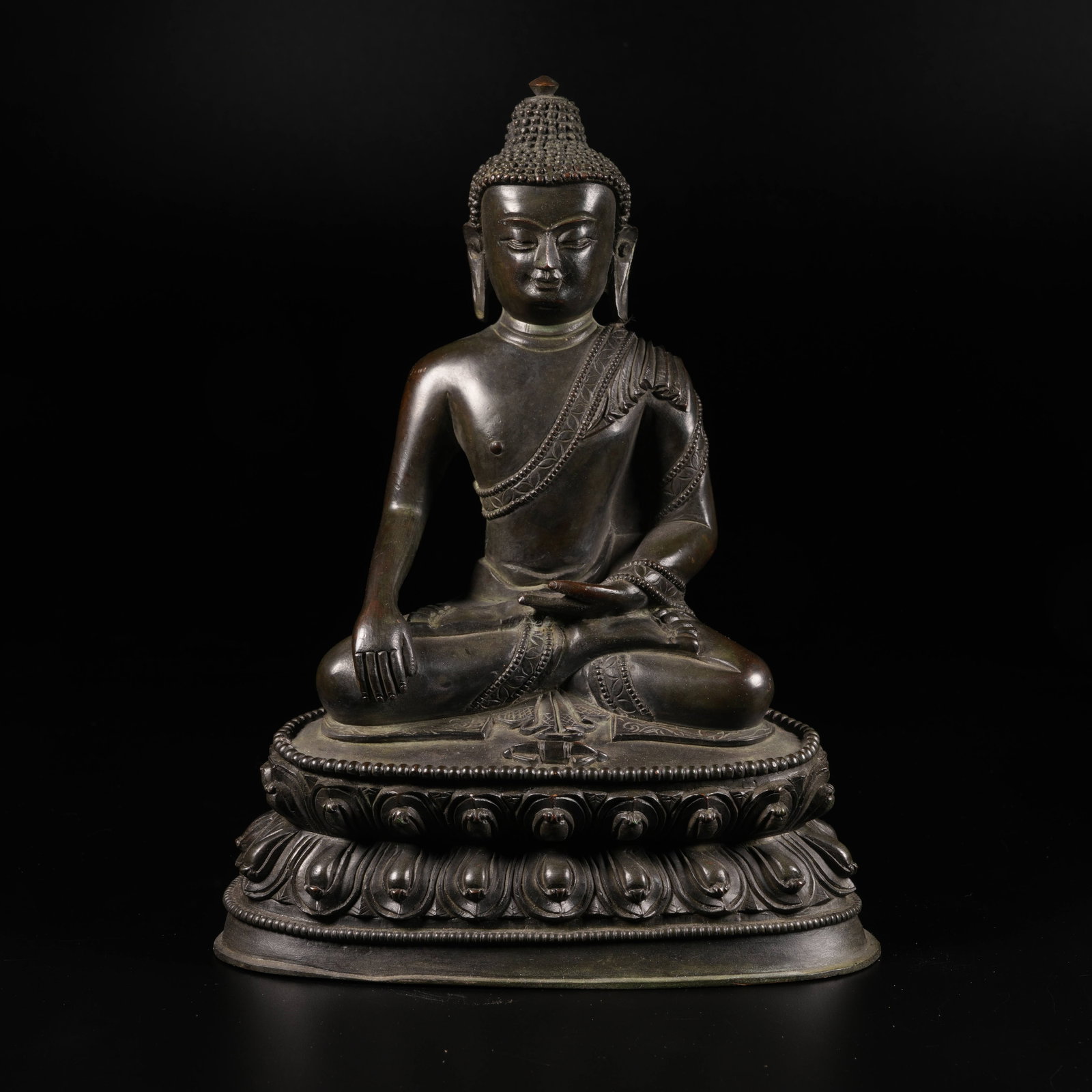 A BRONZE SHAKYAMUNI FIGURE (1 of 8)